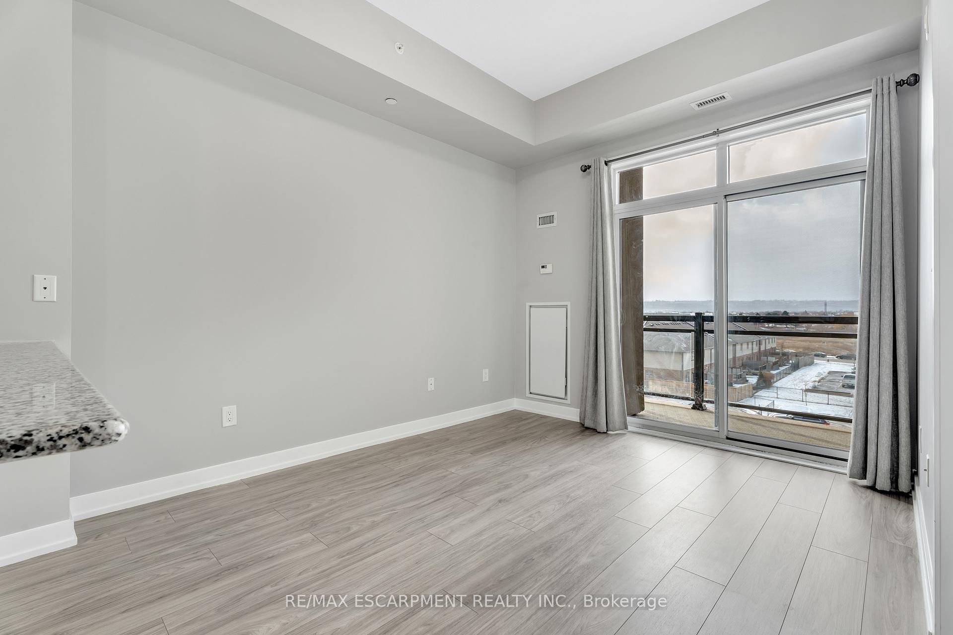 Photo 11 of Unit 421, 35 Southshore Crescent, Hamilton, Lakeshore — HOMEH