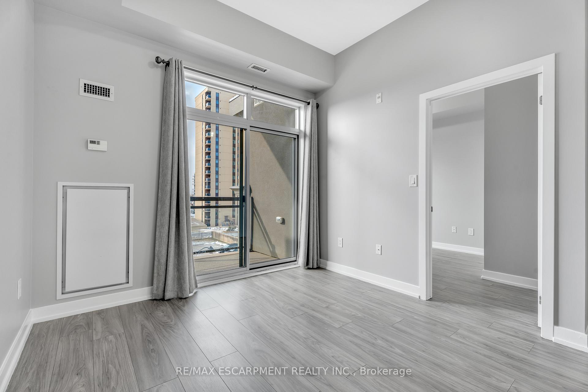 Photo 7 of Unit 421, 35 Southshore Crescent, Hamilton, Lakeshore — HOMEH