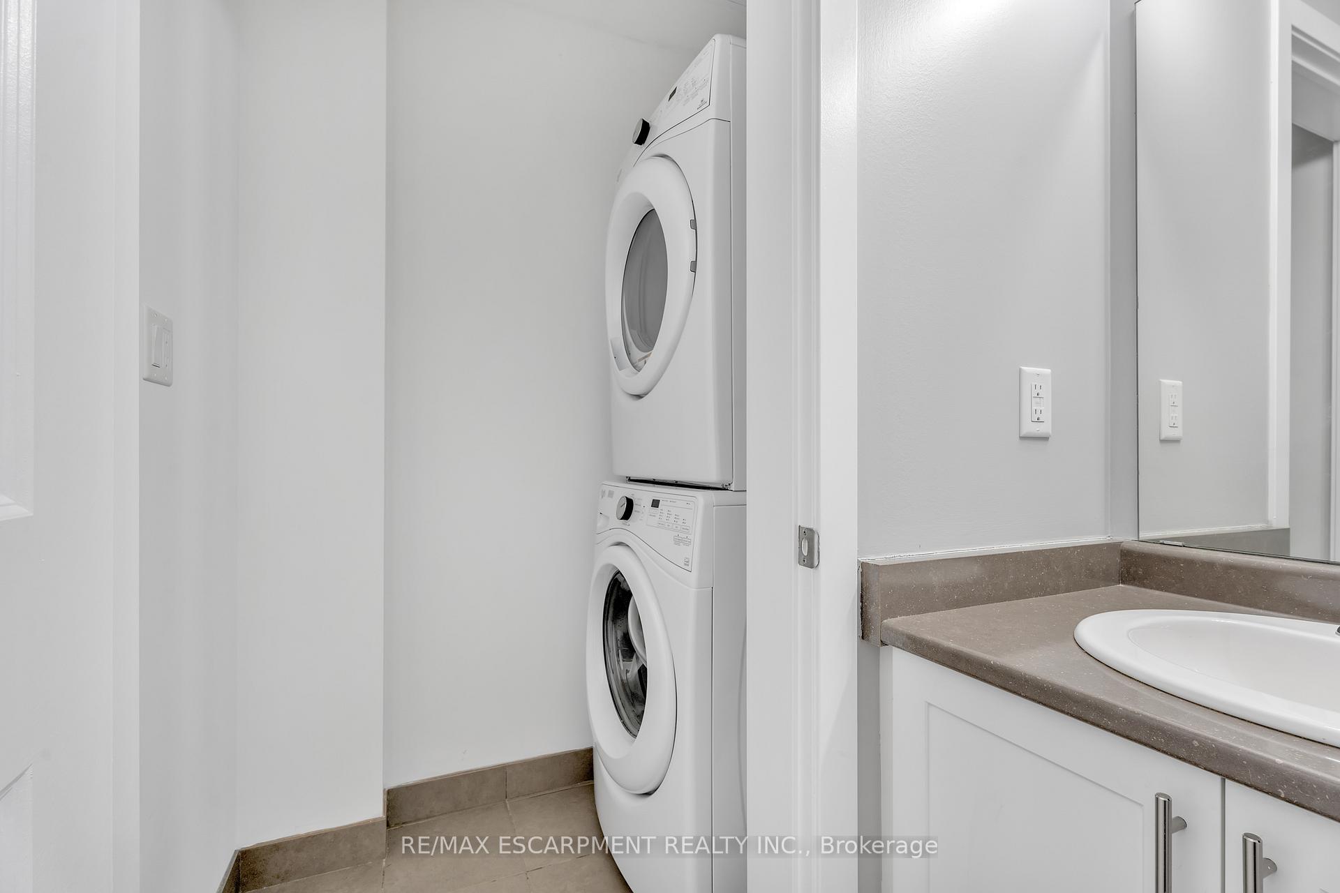 Photo 32 of Unit 421, 35 Southshore Crescent, Hamilton, Lakeshore — HOMEH