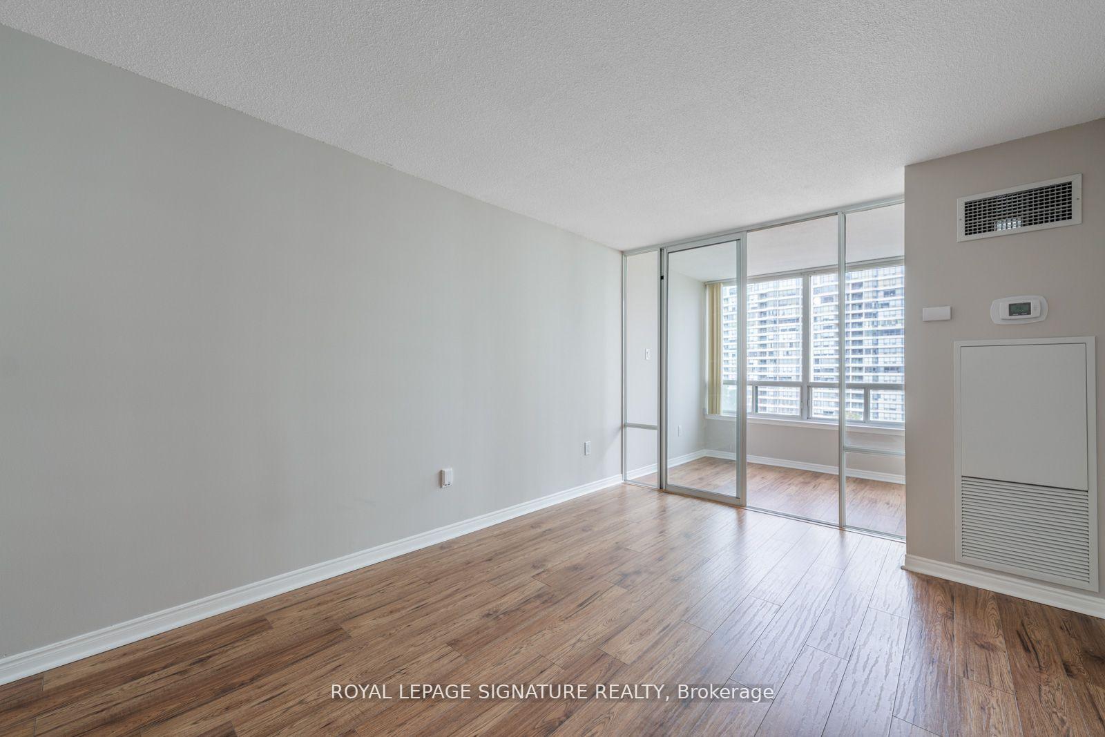 Photo 6 of Unit 601, 7250 Yonge Street, Vaughan, Crestwood-Springfarm-Yorkhill — HOMEH