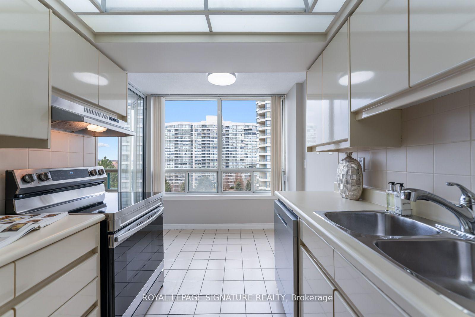 Photo 15 of Unit 601, 7250 Yonge Street, Vaughan, Crestwood-Springfarm-Yorkhill — HOMEH
