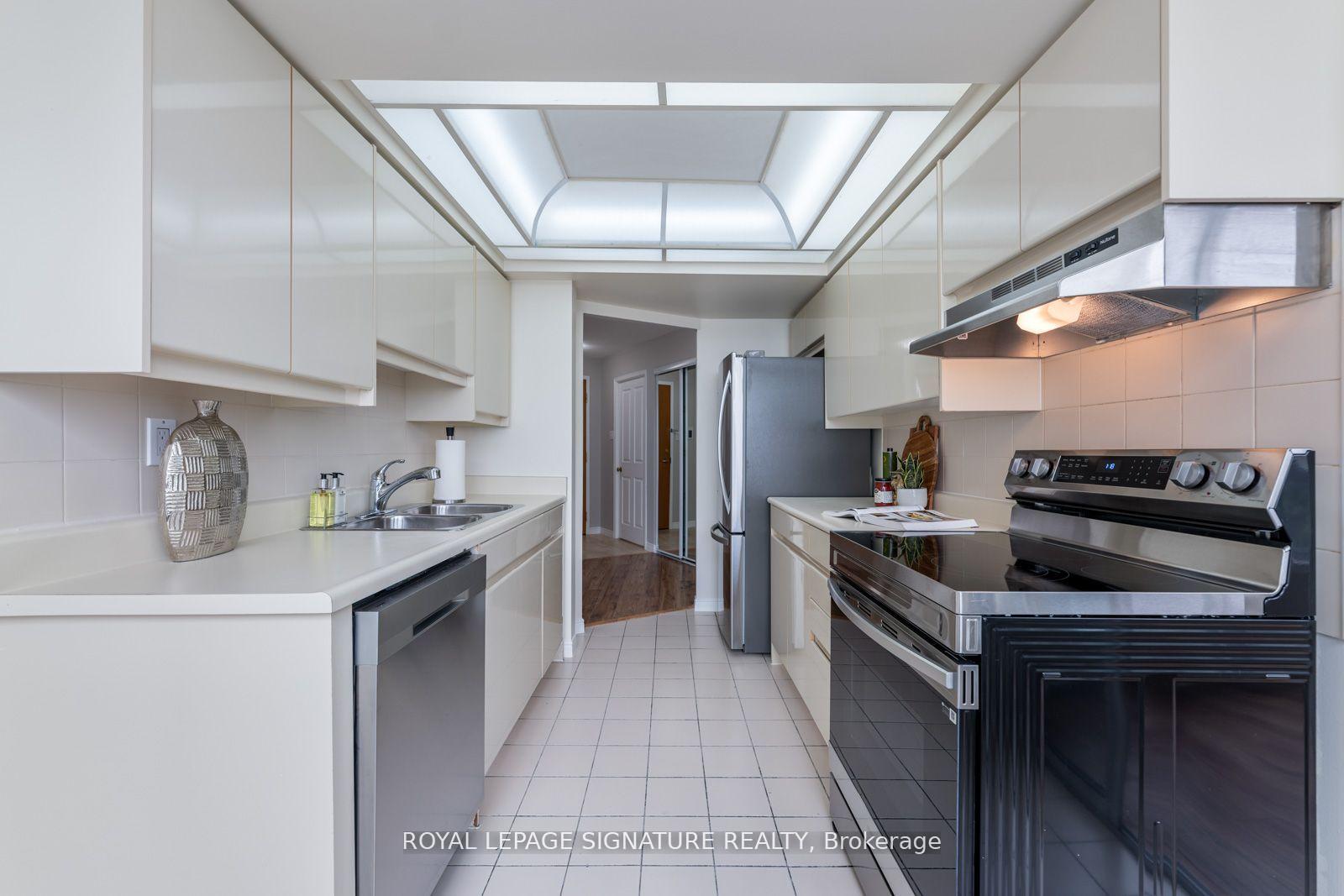 Photo 19 of Unit 601, 7250 Yonge Street, Vaughan, Crestwood-Springfarm-Yorkhill — HOMEH