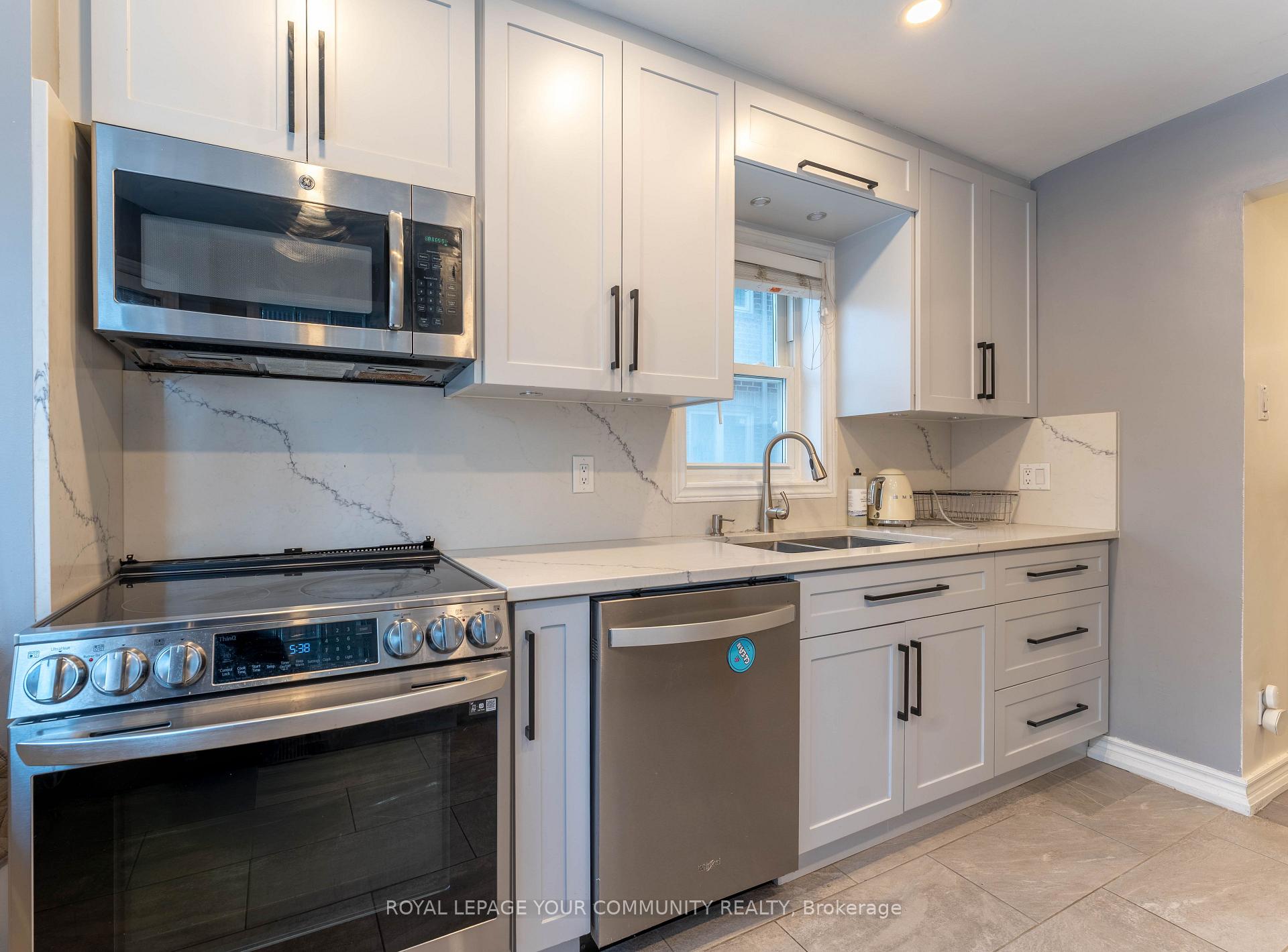 Photo 3 of 32 A Massey Street E, Toronto, Niagara — HOMEH
