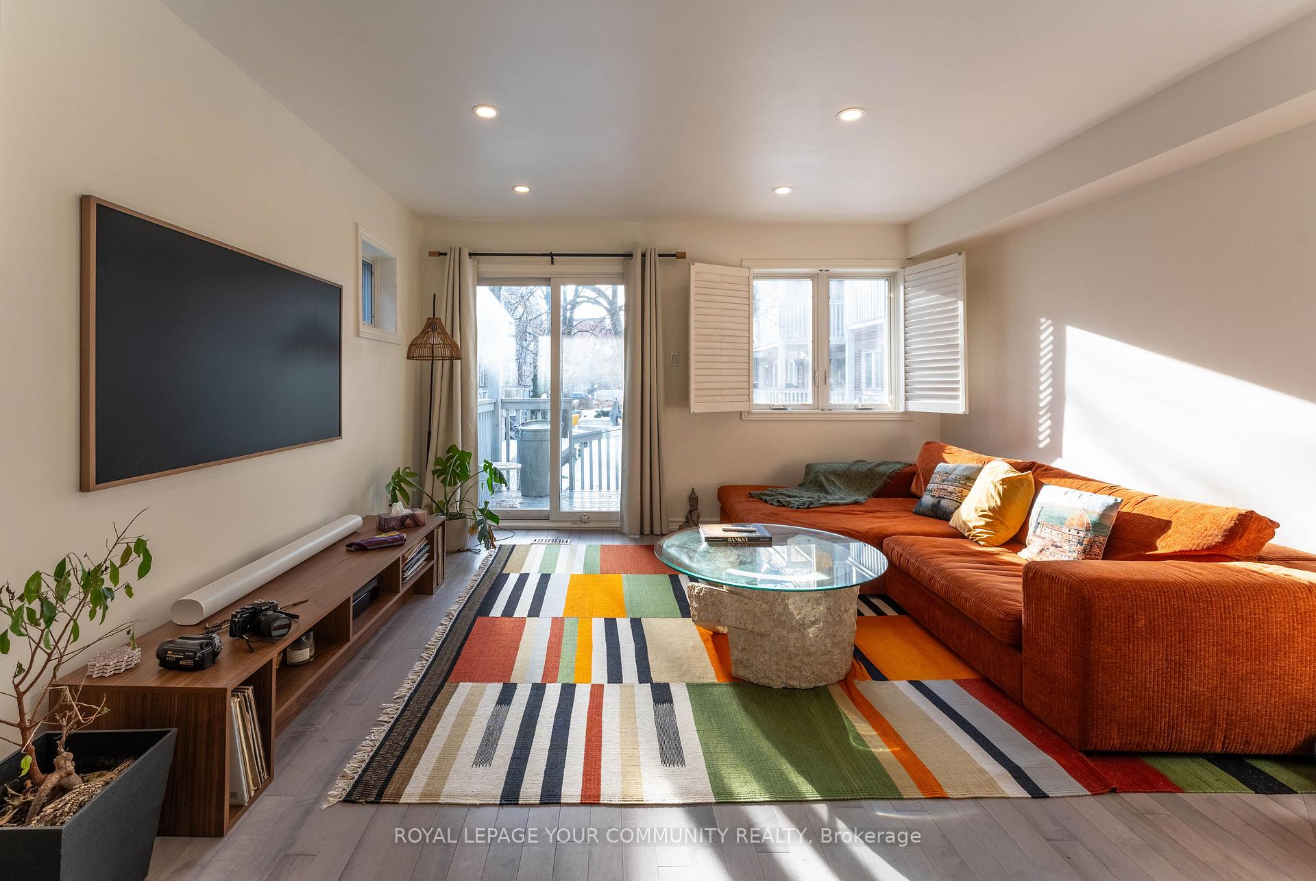 Photo 9 of 32 A Massey Street E, Toronto, Niagara — HOMEH