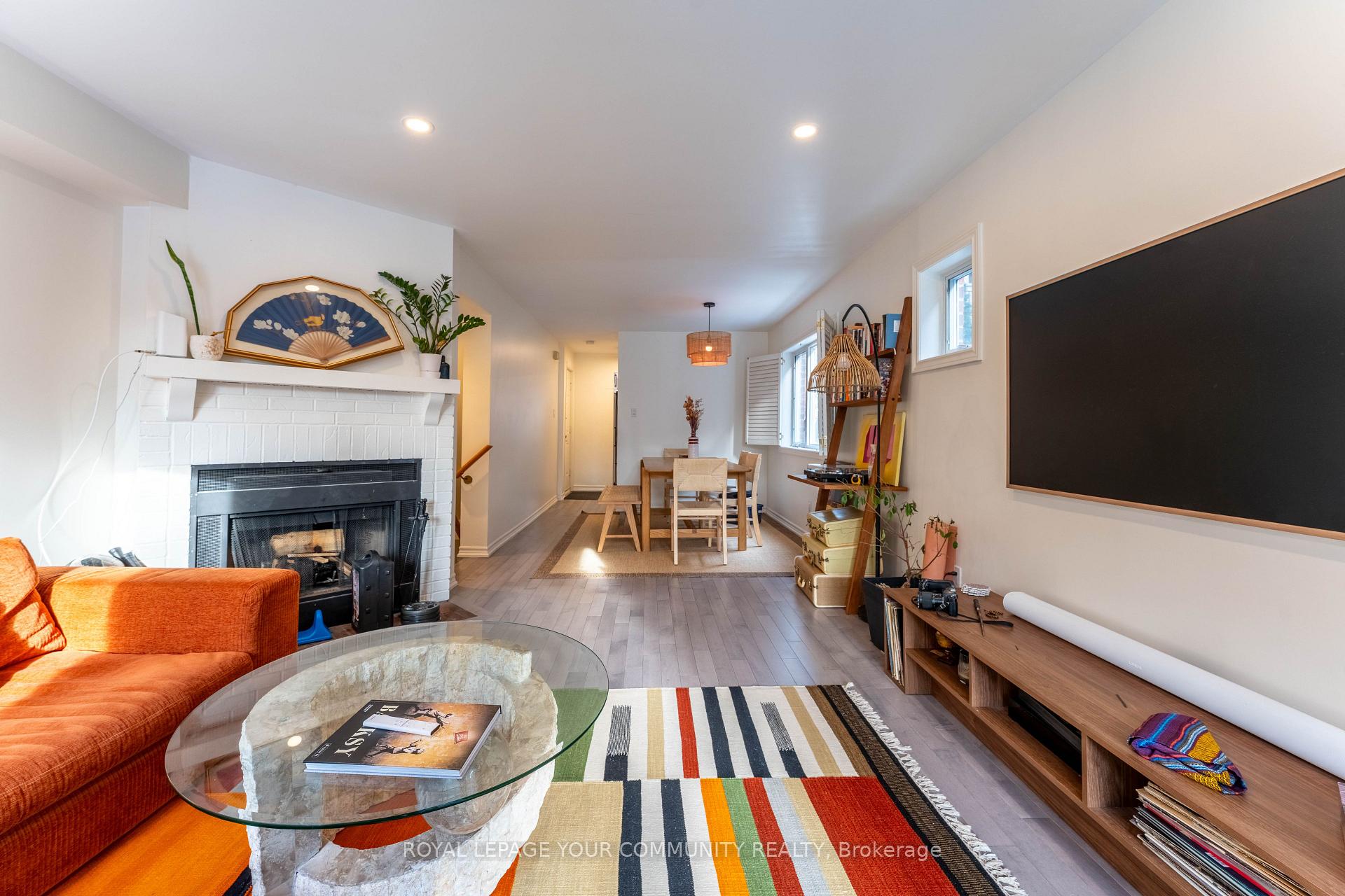Photo 5 of 32 A Massey Street E, Toronto, Niagara — HOMEH