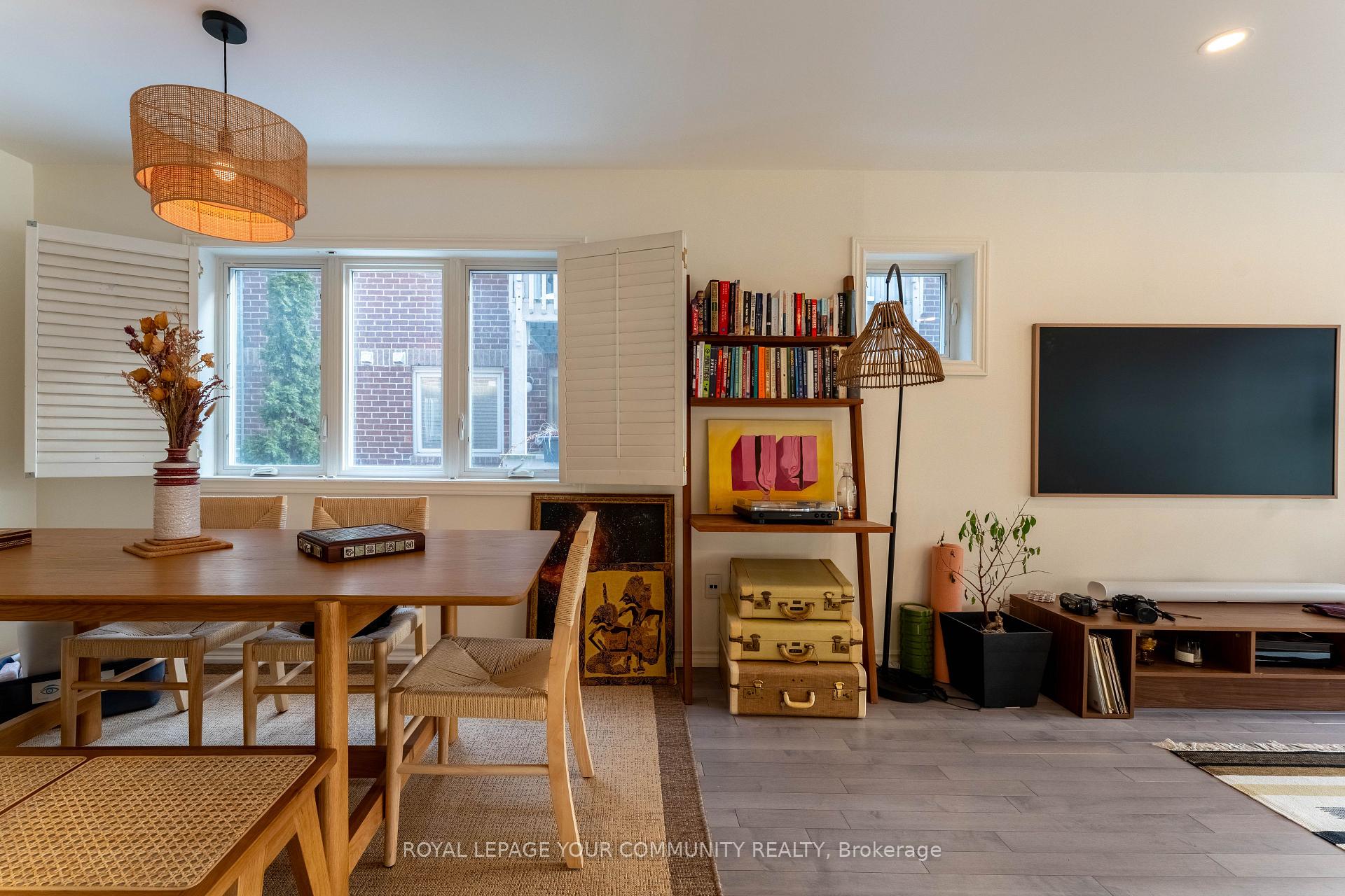 Photo 12 of 32 A Massey Street E, Toronto, Niagara — HOMEH