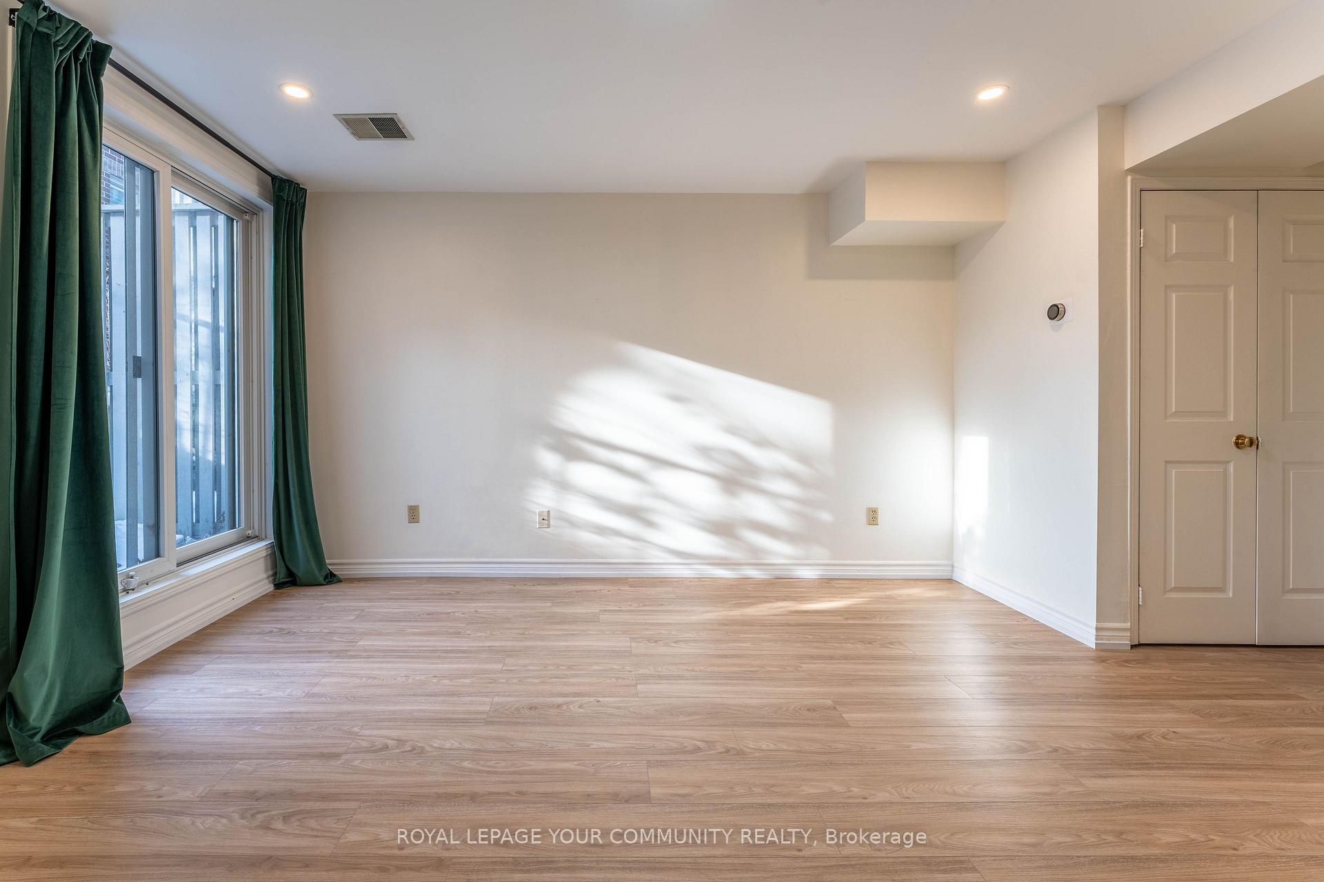 Photo 17 of 32 A Massey Street E, Toronto, Niagara — HOMEH