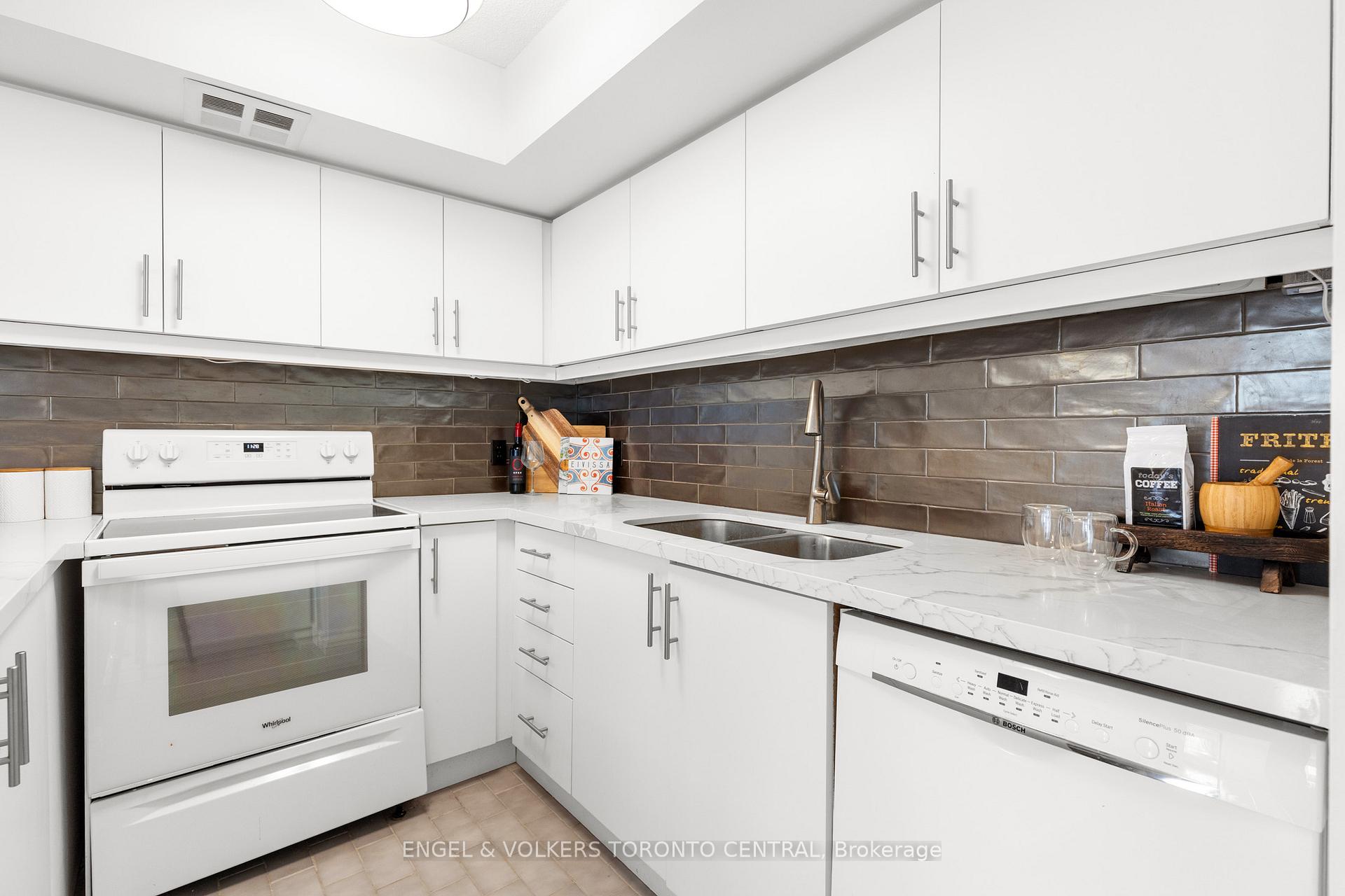 Photo 8 of Unit 1822, 25 The Esplanade, Toronto, Waterfront Communities — HOMEH