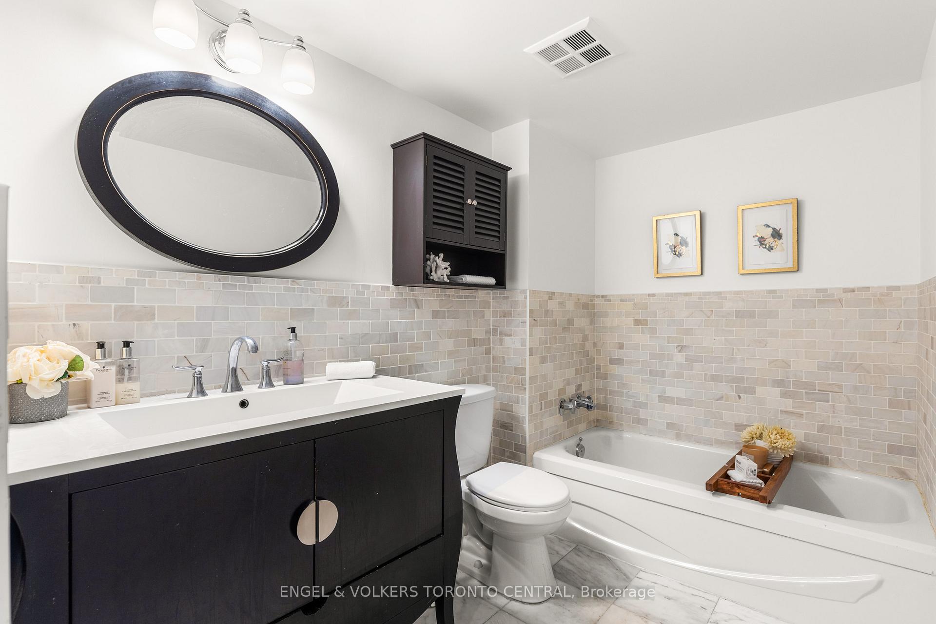 Photo 22 of Unit 1822, 25 The Esplanade, Toronto, Waterfront Communities — HOMEH
