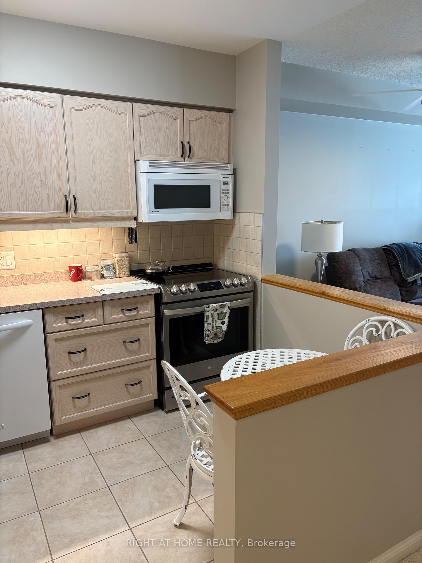 Photo 5 of Unit 202, 90 Dean Avenue, Barrie, Painswick South — HOMEH