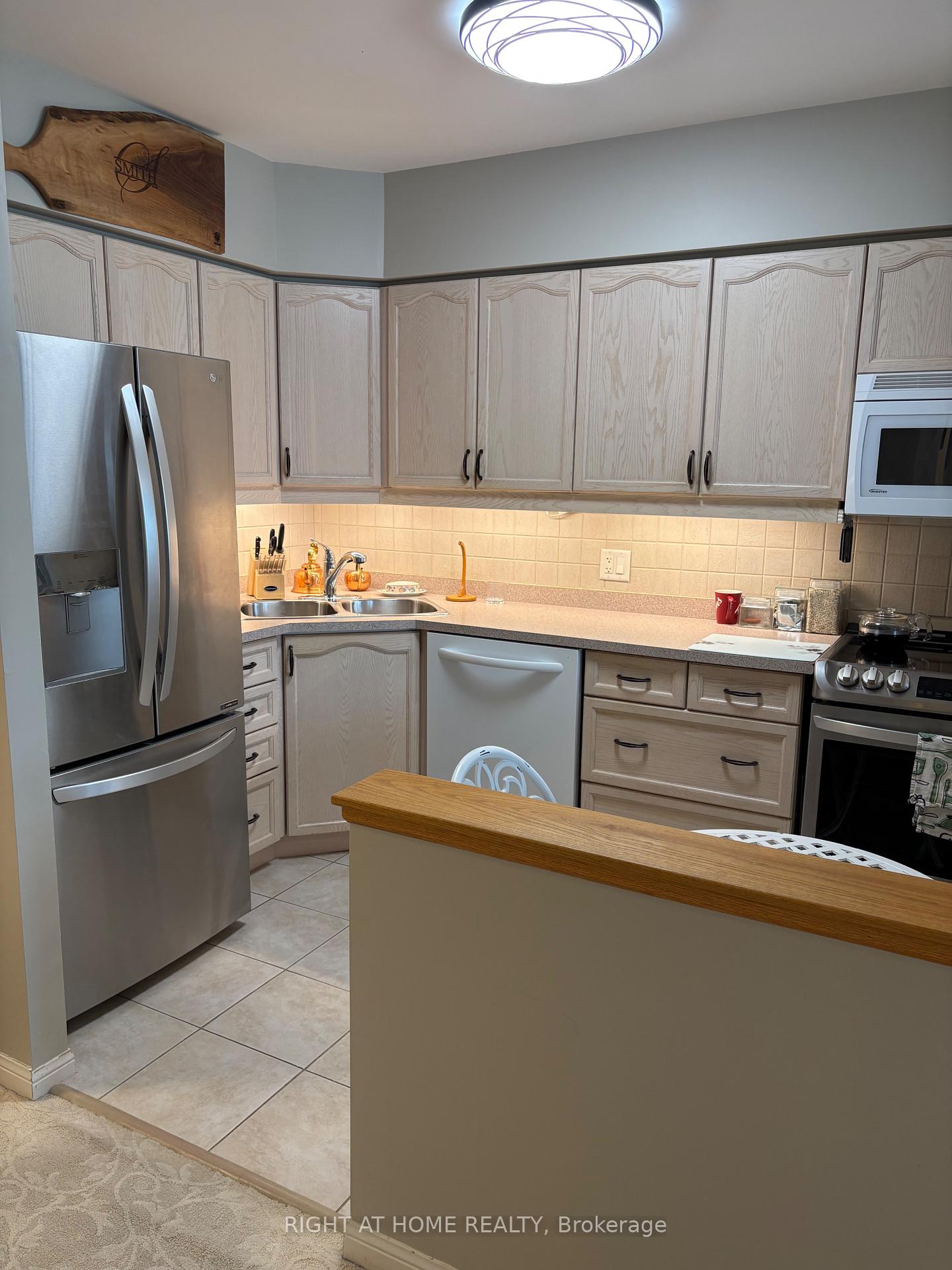 Photo 8 of Unit 202, 90 Dean Avenue, Barrie, Painswick South — HOMEH