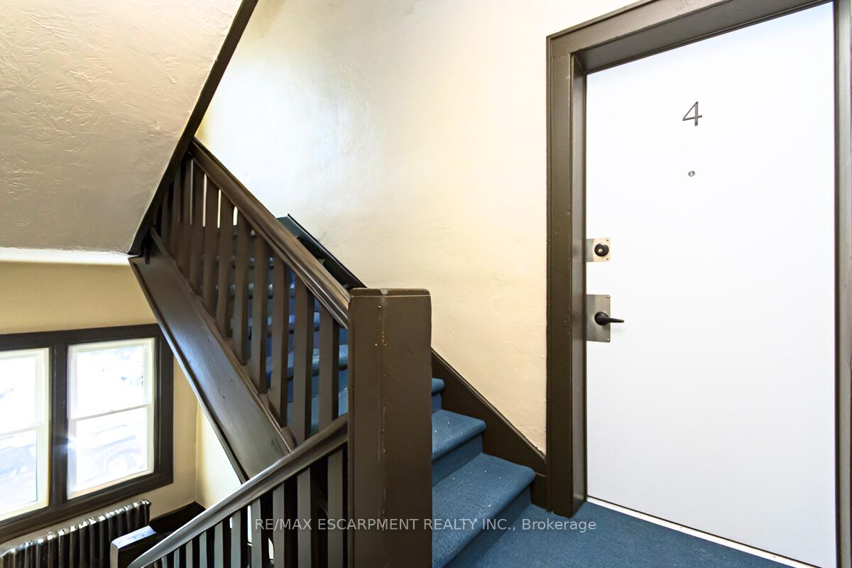 Photo 5 of Unit 4, 362 John Street S, Hamilton, Kirkendall — HOMEH