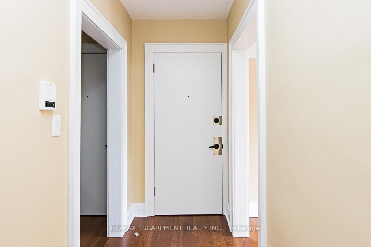 Photo 3 of Unit 4, 362 John Street S, Hamilton, Kirkendall — HOMEH