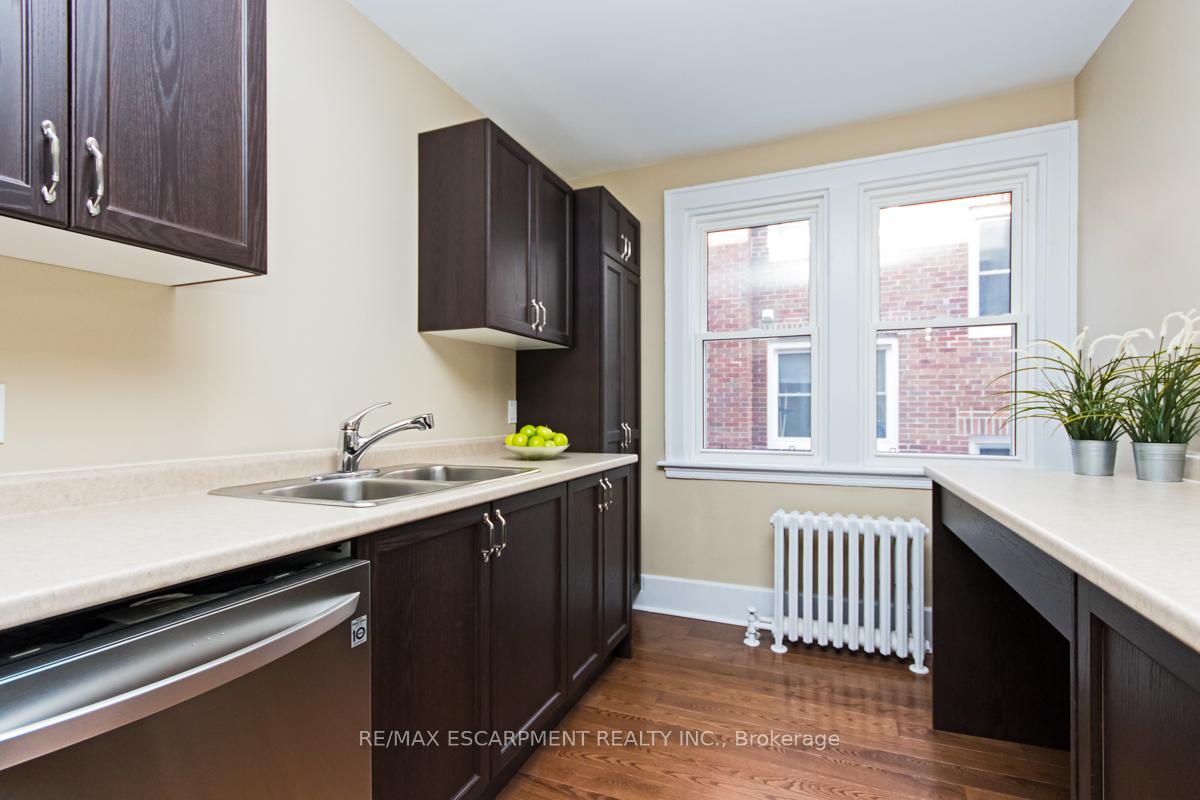 Photo 8 of Unit 4, 362 John Street S, Hamilton, Kirkendall — HOMEH