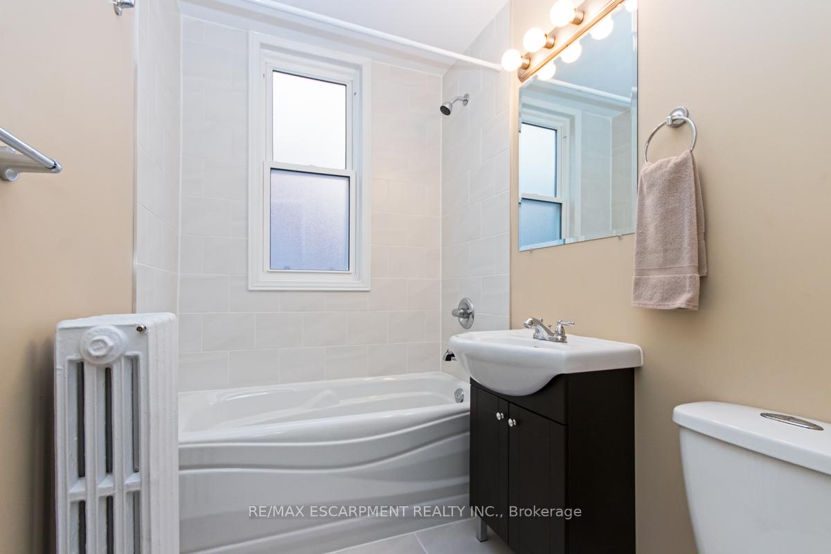 Photo 15 of Unit 4, 362 John Street S, Hamilton, Kirkendall — HOMEH