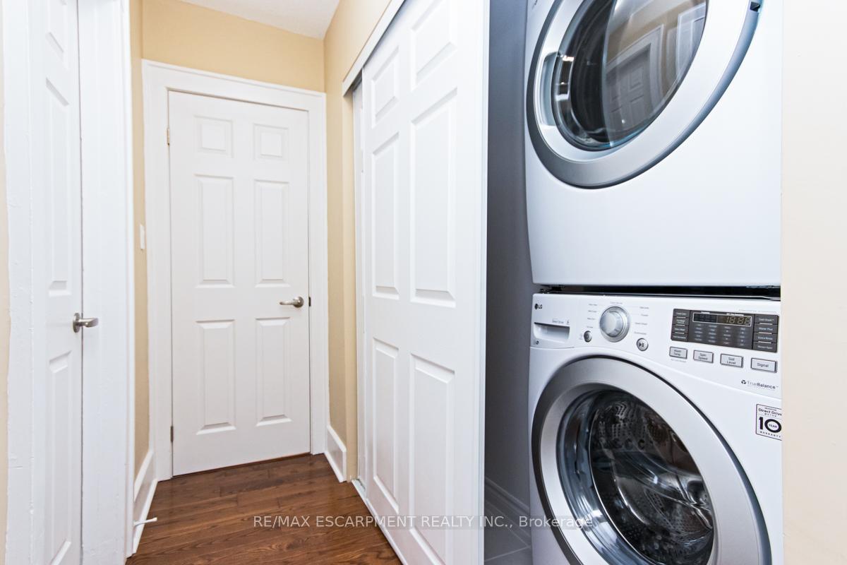 Photo 19 of Unit 4, 362 John Street S, Hamilton, Kirkendall — HOMEH