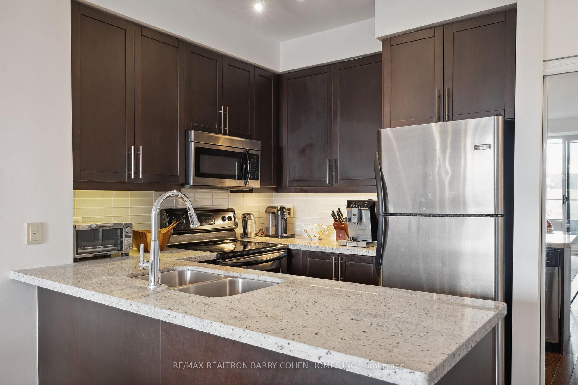 Photo 6 of Unit 2007, 500 St Clair Avenue W, Toronto, Forest Hill South — HOMEH