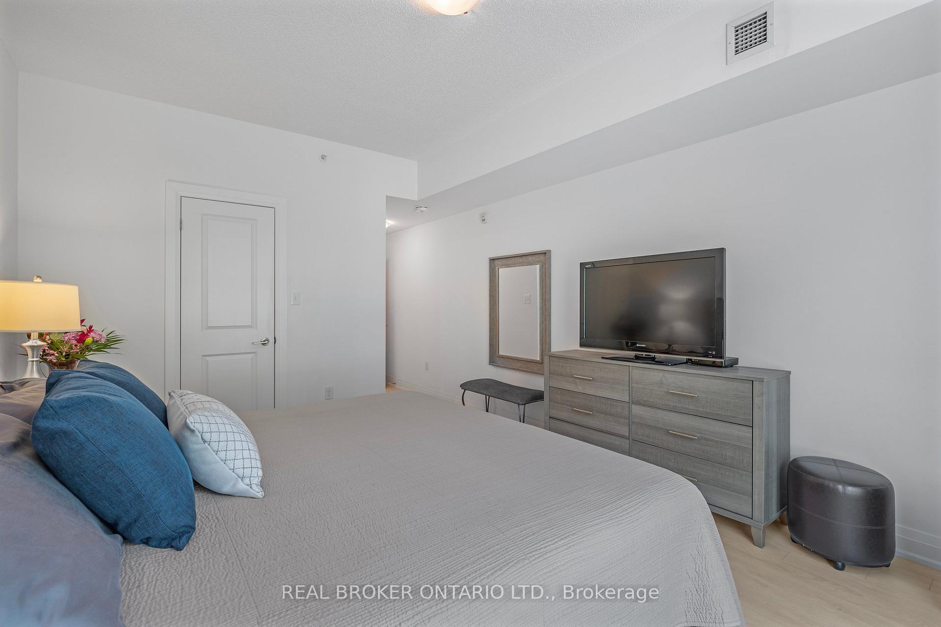 Photo 15 of Unit 109, 300 Essa Road, Barrie, 400 West — HOMEH