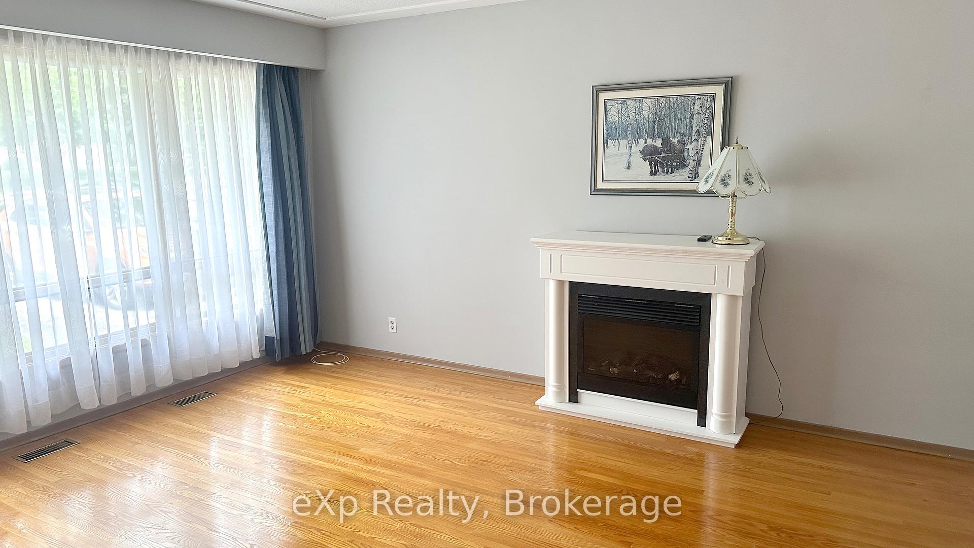Photo 2 of 120 Speedvale Avenue W, Guelph, Exhibition Park — HOMEH