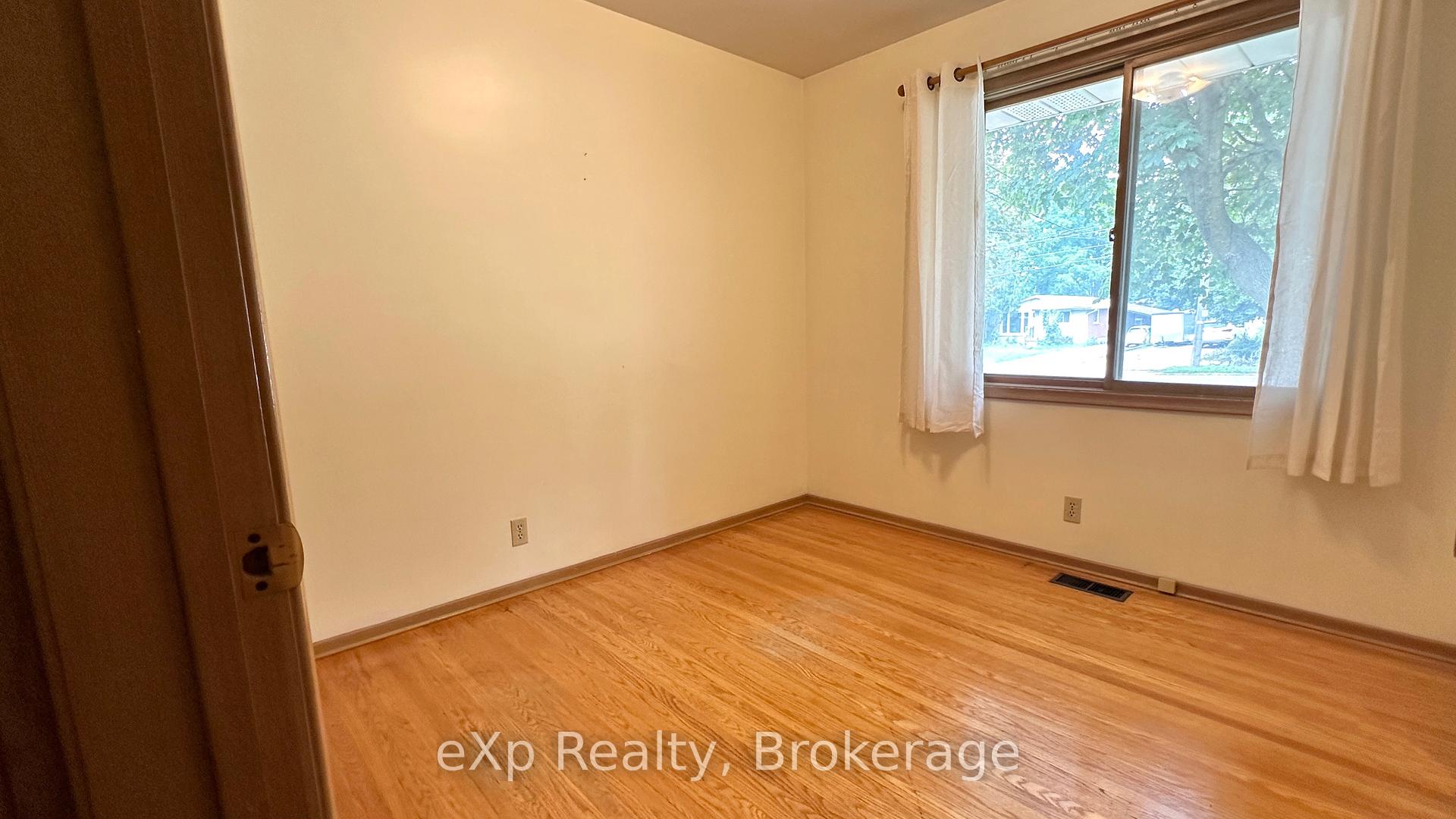 Photo 6 of 120 Speedvale Avenue W, Guelph, Exhibition Park — HOMEH