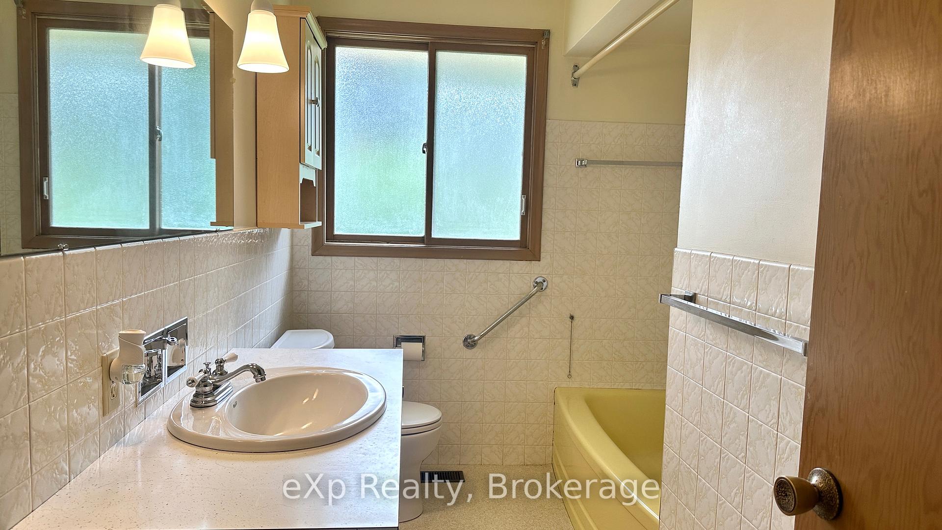 Photo 8 of 120 Speedvale Avenue W, Guelph, Exhibition Park — HOMEH