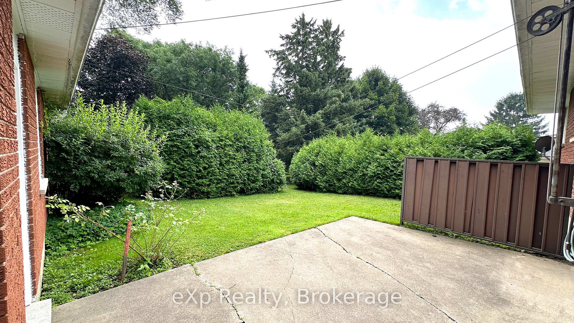 Photo 11 of 120 Speedvale Avenue W, Guelph, Exhibition Park — HOMEH