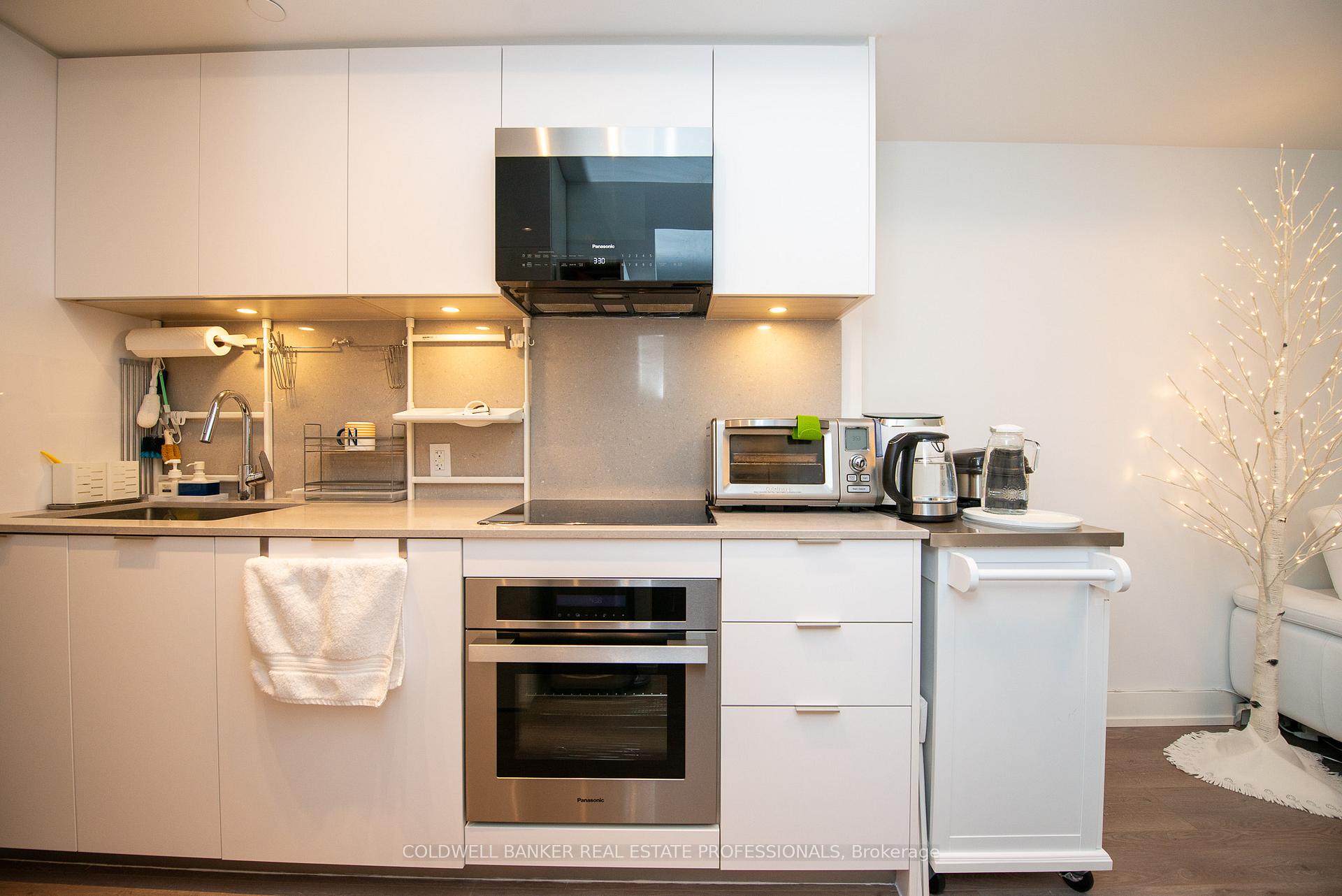 Photo 4 of Unit 1001, 8 Cedarland Drive, Markham, Unionville — HOMEH