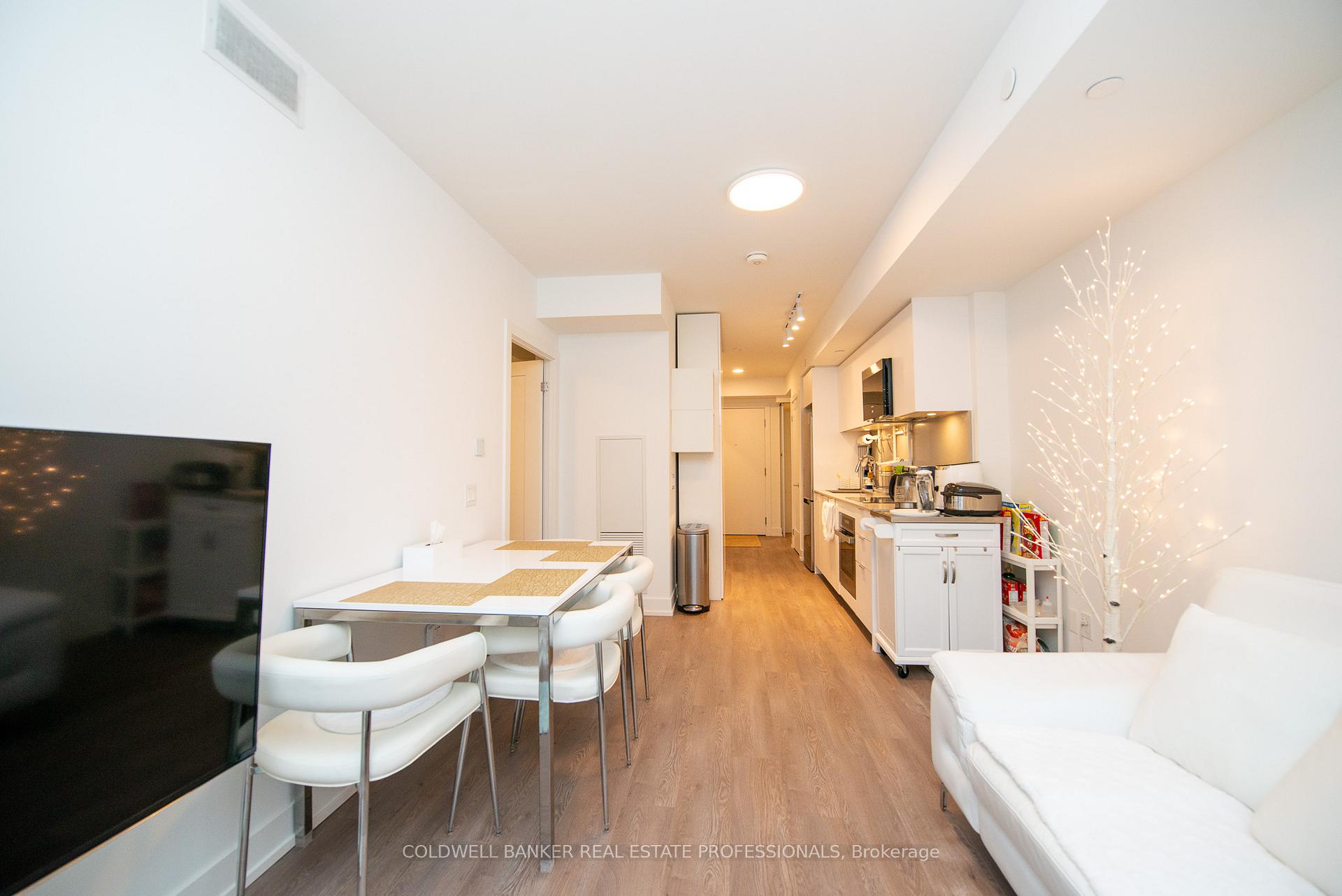 Photo 5 of Unit 1001, 8 Cedarland Drive, Markham, Unionville — HOMEH