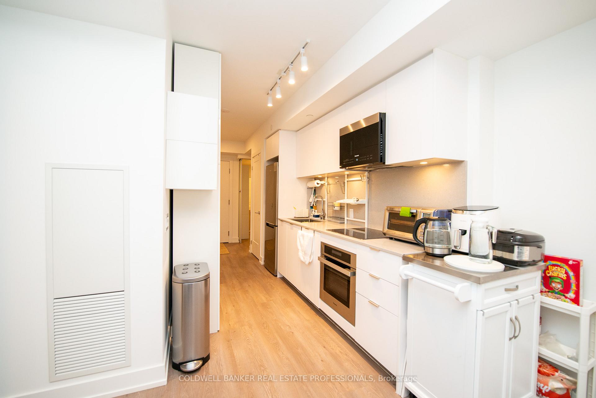 Photo 10 of Unit 1001, 8 Cedarland Drive, Markham, Unionville — HOMEH