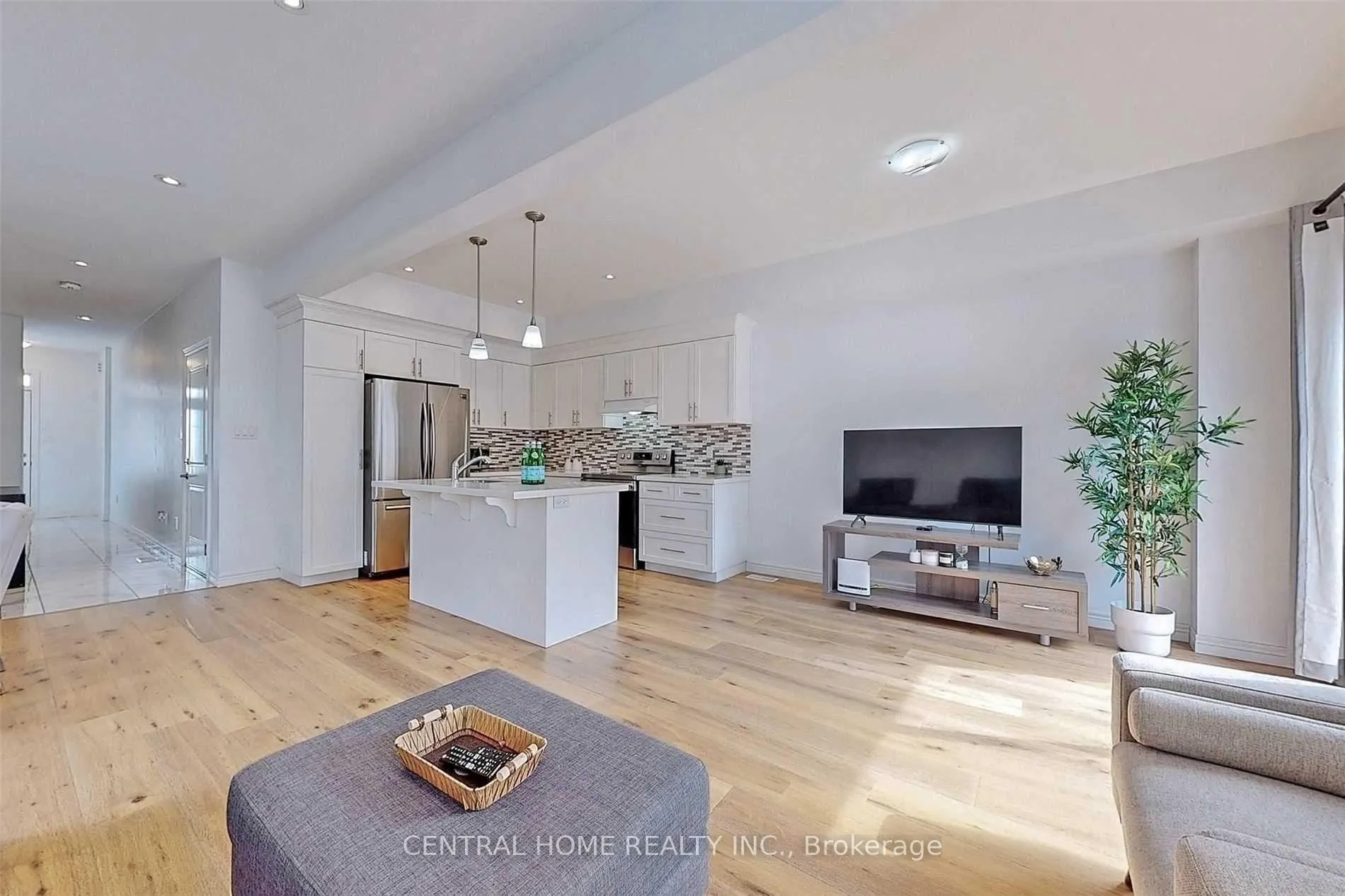 Photo 2 of 98 Shoreview Place, Hamilton, Lakeshore — HOMEH