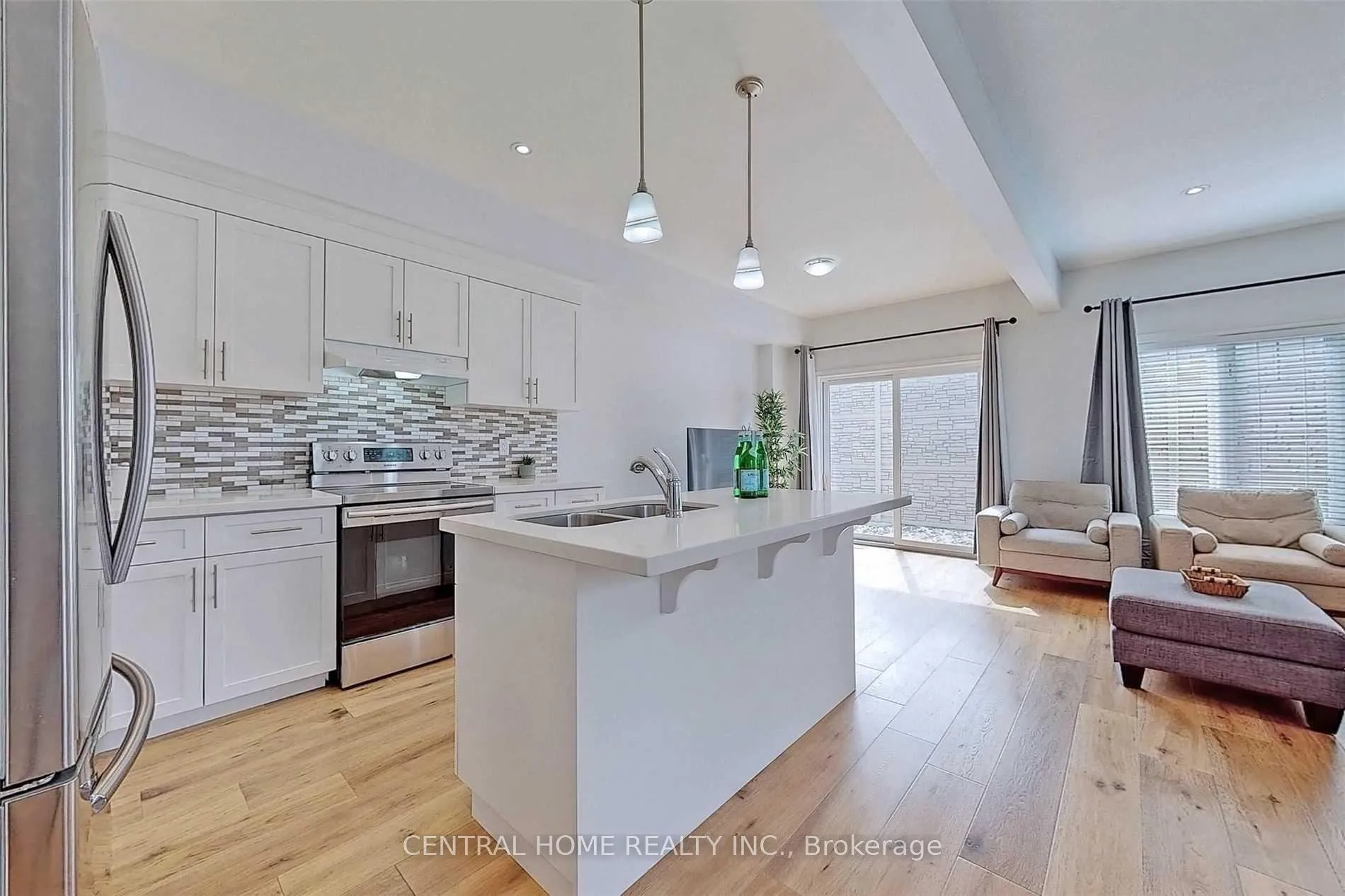 Photo 3 of 98 Shoreview Place, Hamilton, Lakeshore — HOMEH