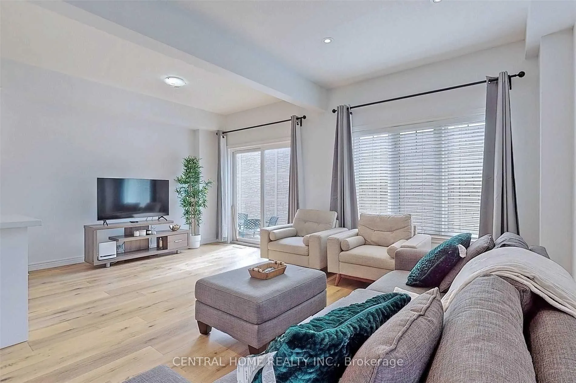 Photo 4 of 98 Shoreview Place, Hamilton, Lakeshore — HOMEH