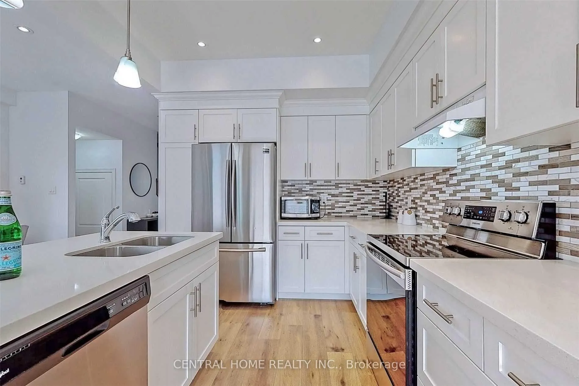 Photo 5 of 98 Shoreview Place, Hamilton, Lakeshore — HOMEH