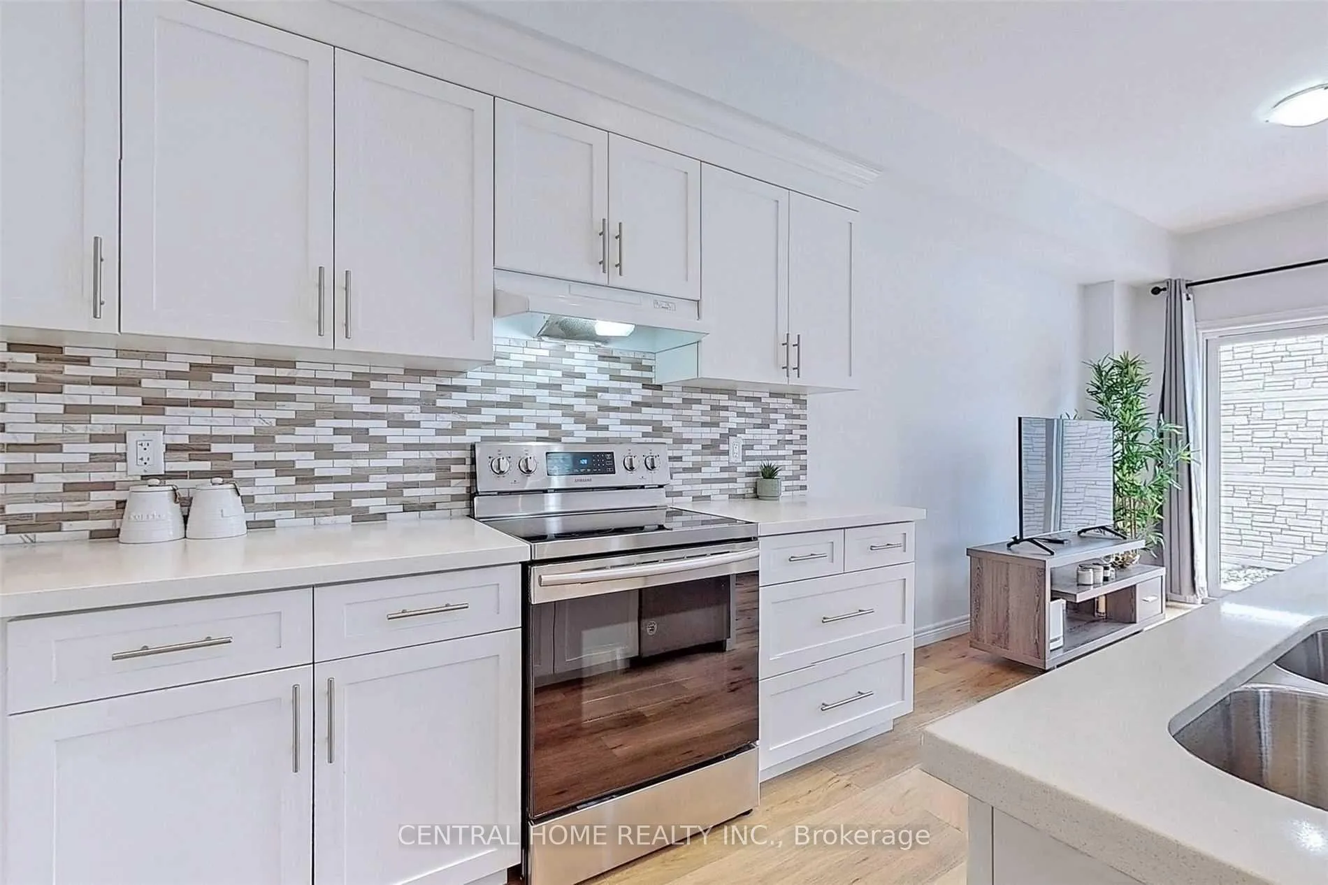 Photo 6 of 98 Shoreview Place, Hamilton, Lakeshore — HOMEH
