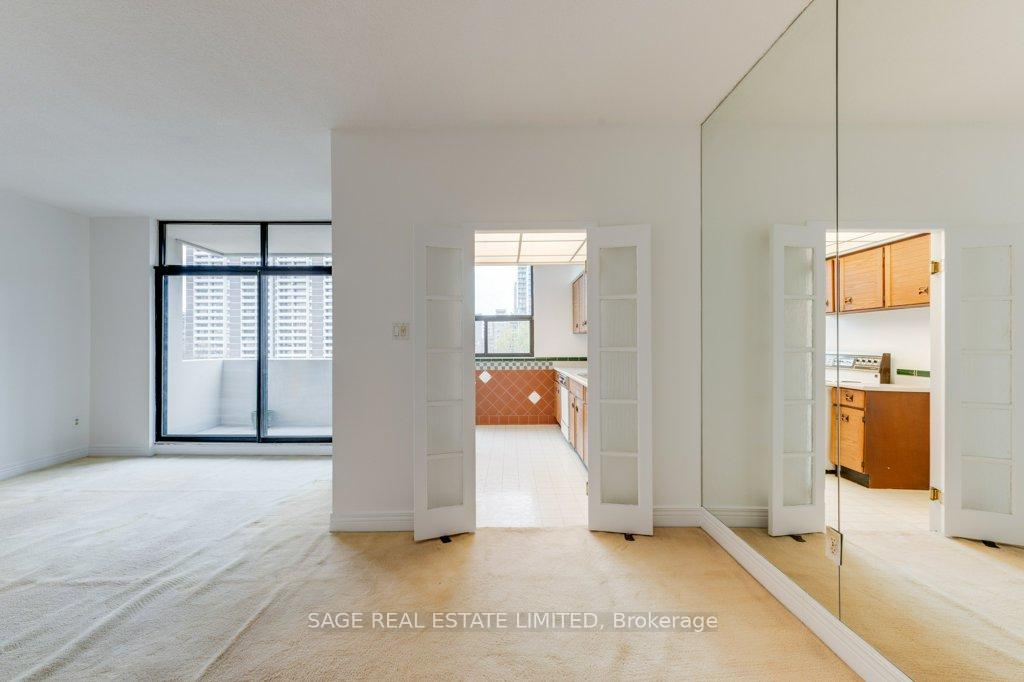 Photo 4 of Unit 805, 86 Gloucester Street, Toronto, Church-Yonge Corridor — HOMEH