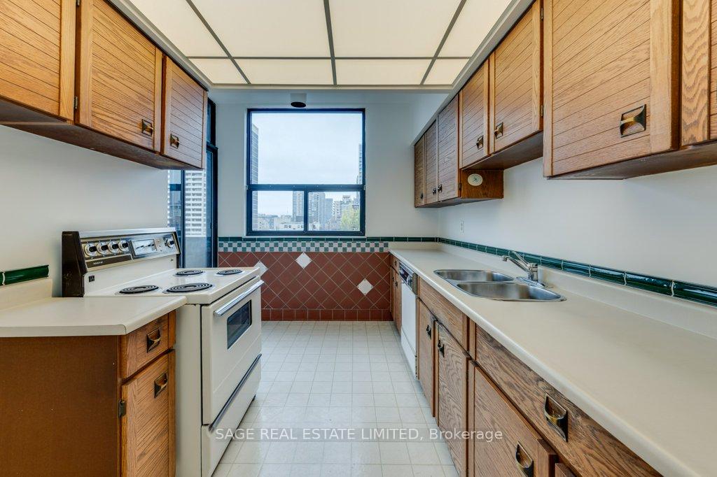 Photo 6 of Unit 805, 86 Gloucester Street, Toronto, Church-Yonge Corridor — HOMEH