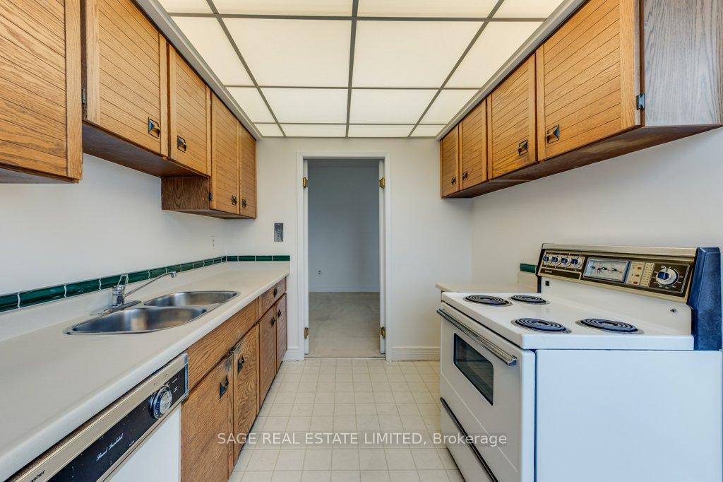Photo 7 of Unit 805, 86 Gloucester Street, Toronto, Church-Yonge Corridor — HOMEH