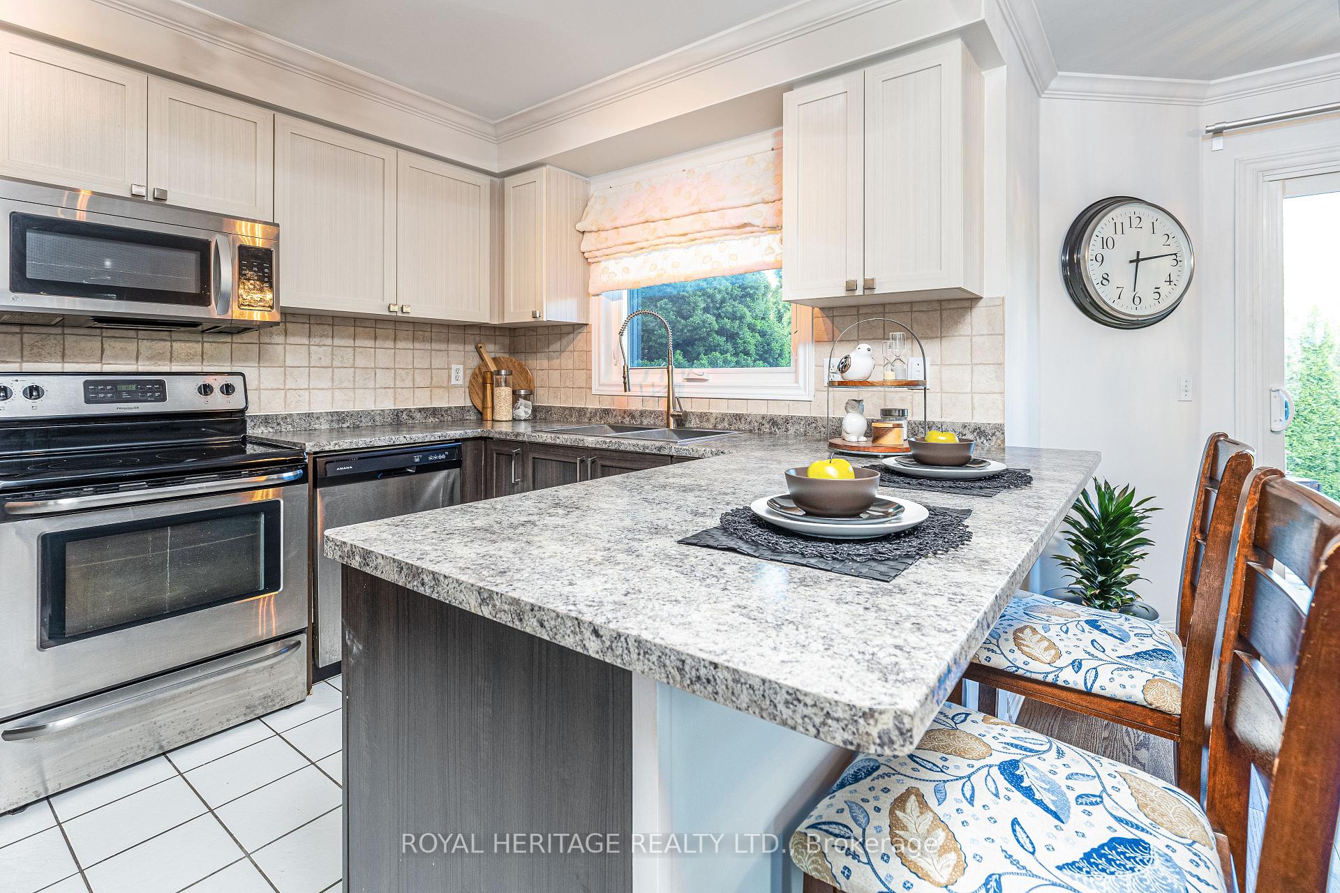 Photo 32 of 48 Greengrove Way, Whitby, Rolling Acres — HOMEH