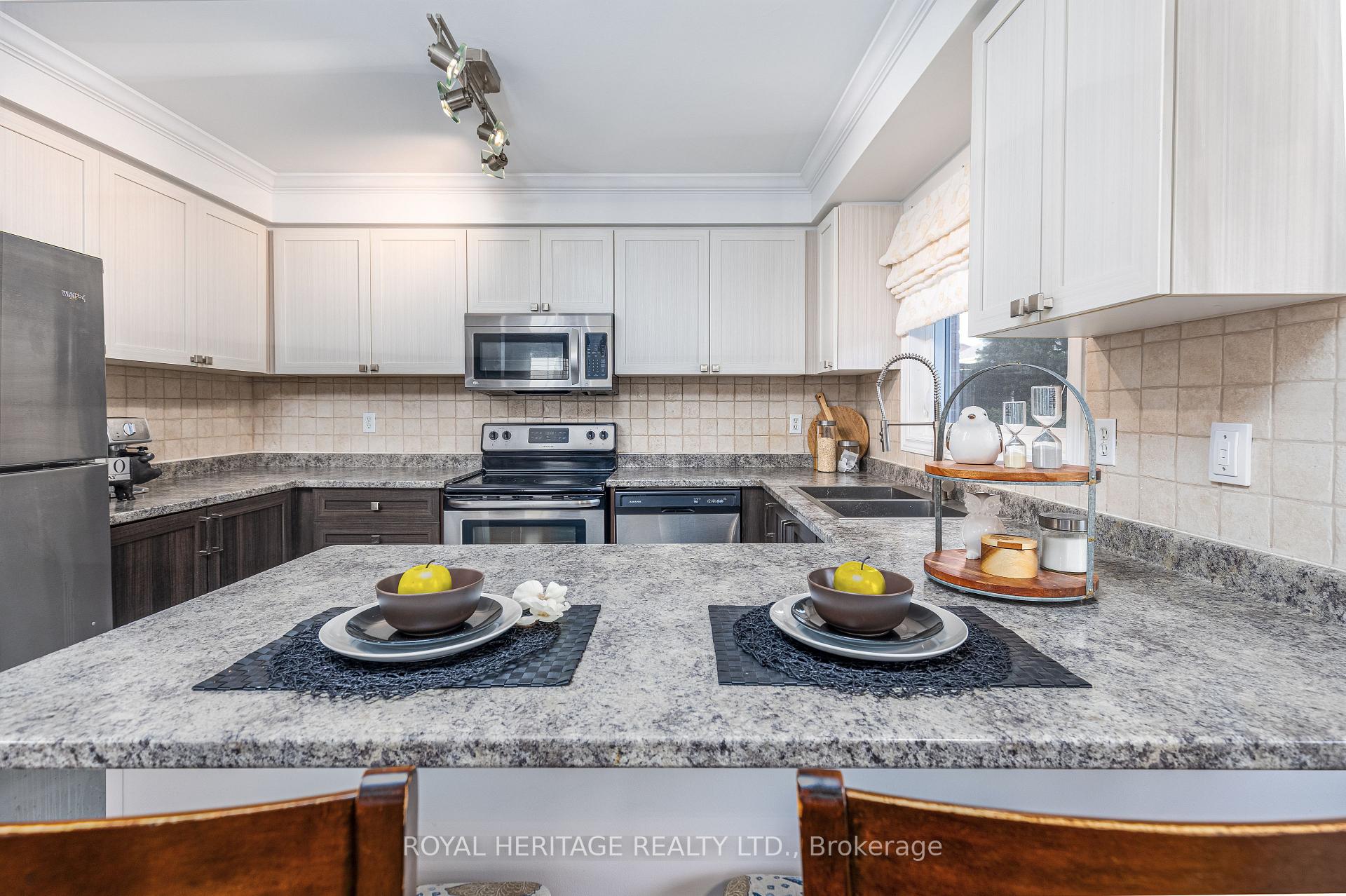 Photo 12 of 48 Greengrove Way, Whitby, Rolling Acres — HOMEH