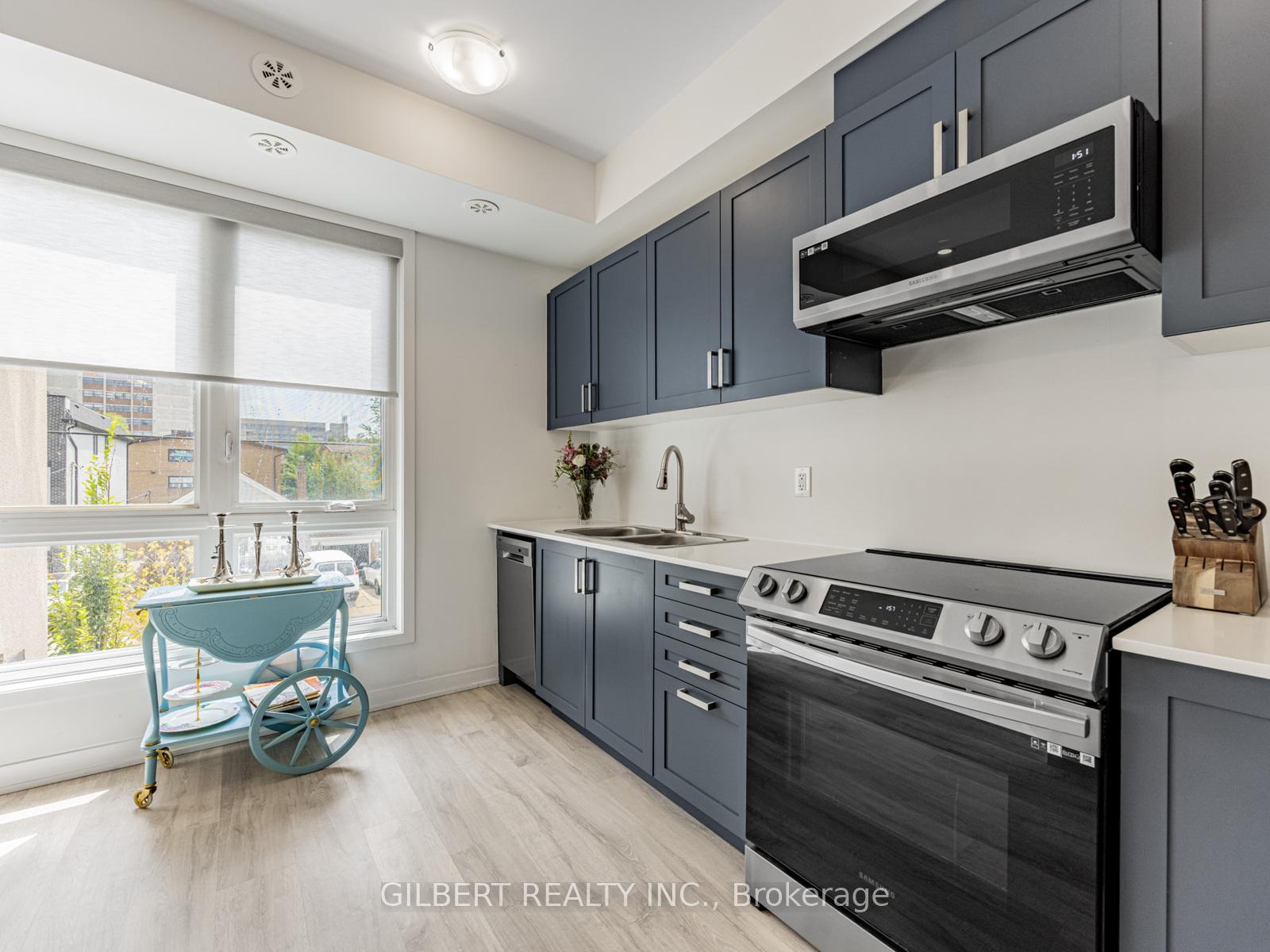 Photo 3 of Unit 9, 10 marquette Avenue, Toronto, Englemount-Lawrence — HOMEH