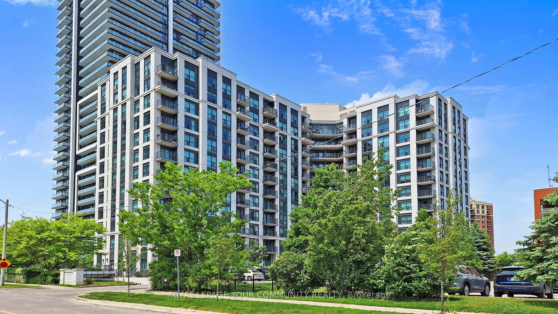 Front of Unit 1005, 185 Oneida Crescent
