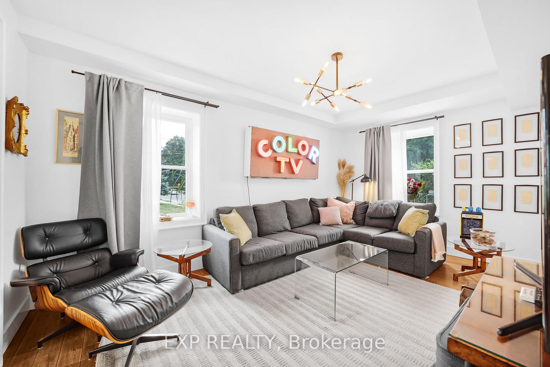 Front of 20 Elgin Street S