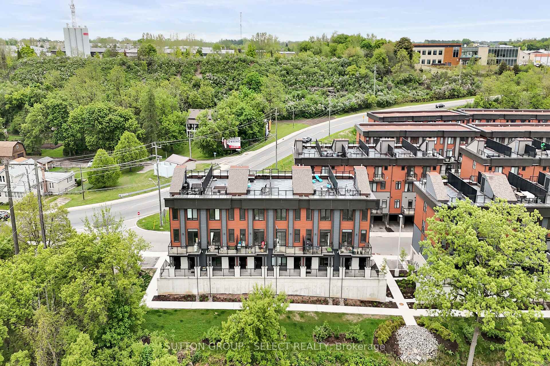 Photo 22 of Unit 7, 2 Willow St N Street, Brant, Paris — HOMEH