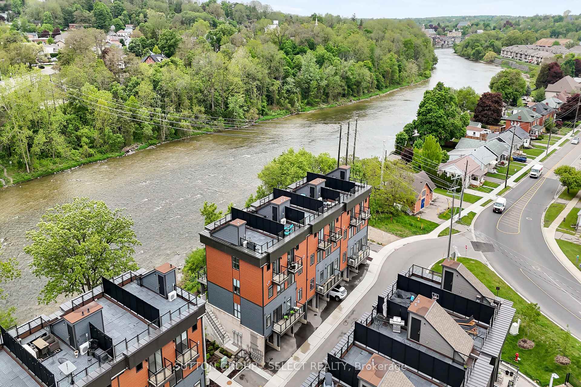 Photo 26 of Unit 7, 2 Willow St N Street, Brant, Paris — HOMEH