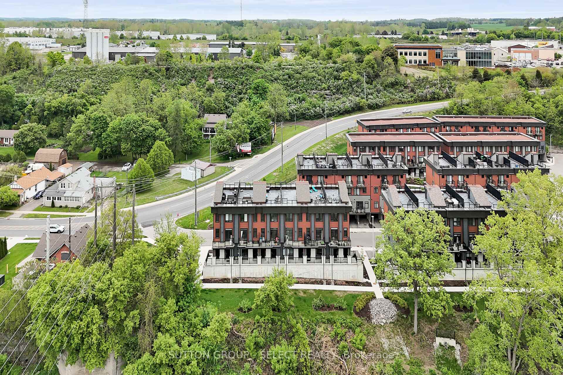 Photo 27 of Unit 7, 2 Willow St N Street, Brant, Paris — HOMEH