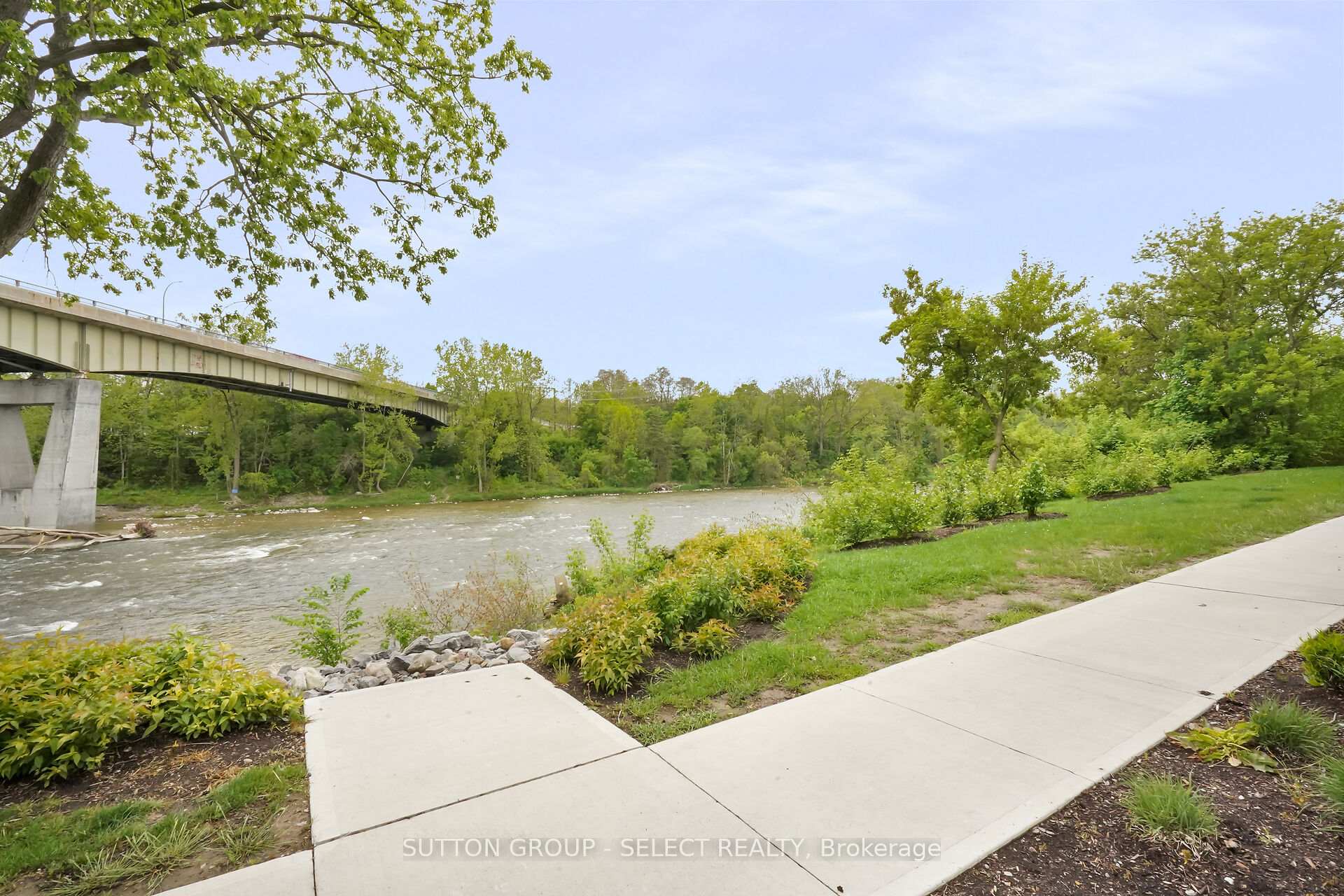 Photo 46 of Unit 7, 2 Willow St N Street, Brant, Paris — HOMEH