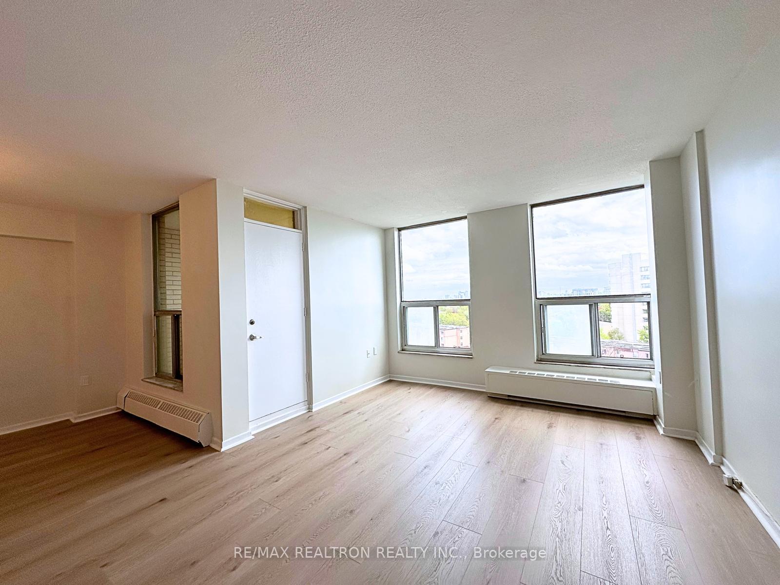 Photo 1 of Unit 903, 130 Neptune Drive, Toronto, Englemount-Lawrence — HOMEH