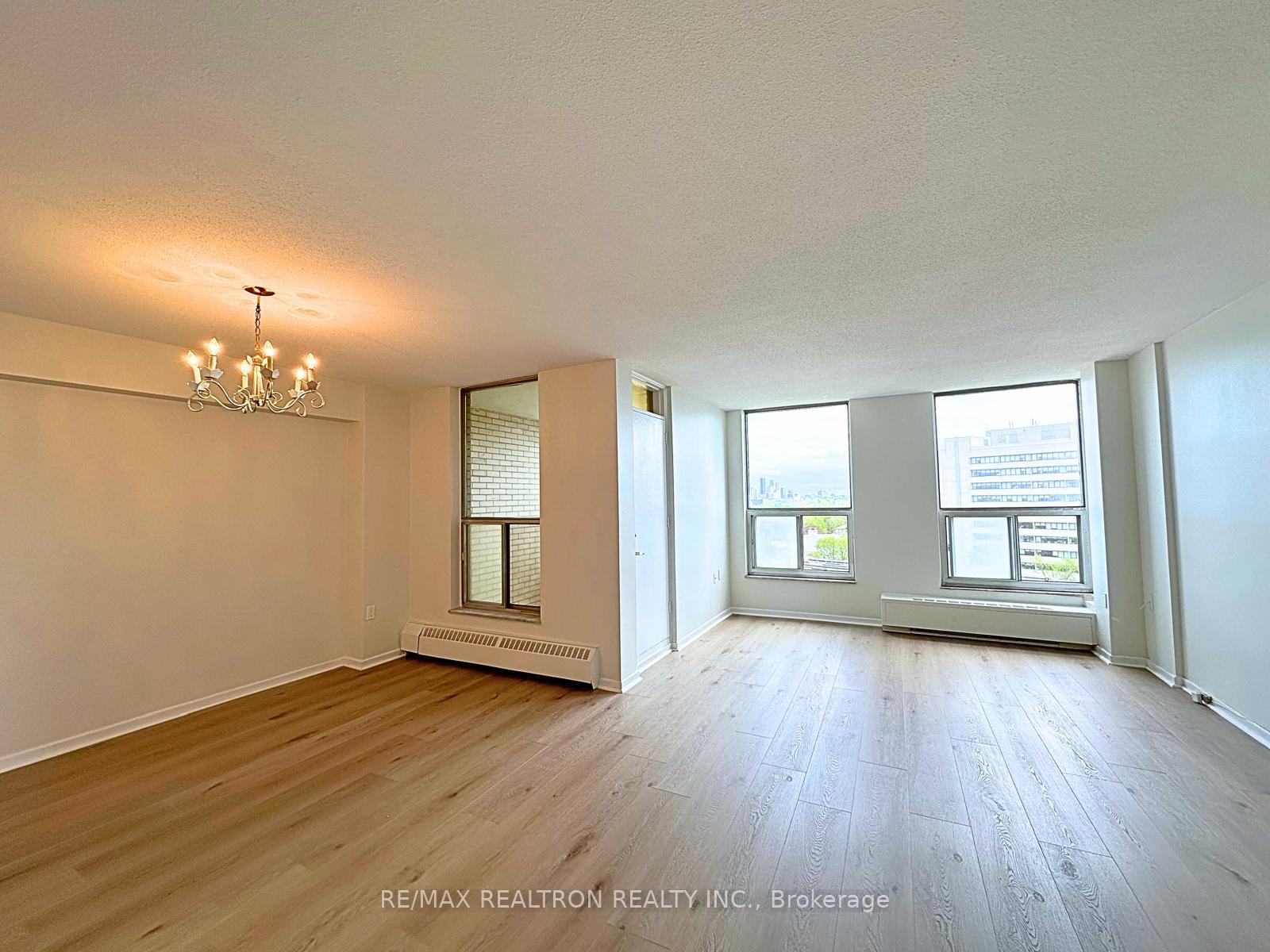 Photo 5 of Unit 903, 130 Neptune Drive, Toronto, Englemount-Lawrence — HOMEH