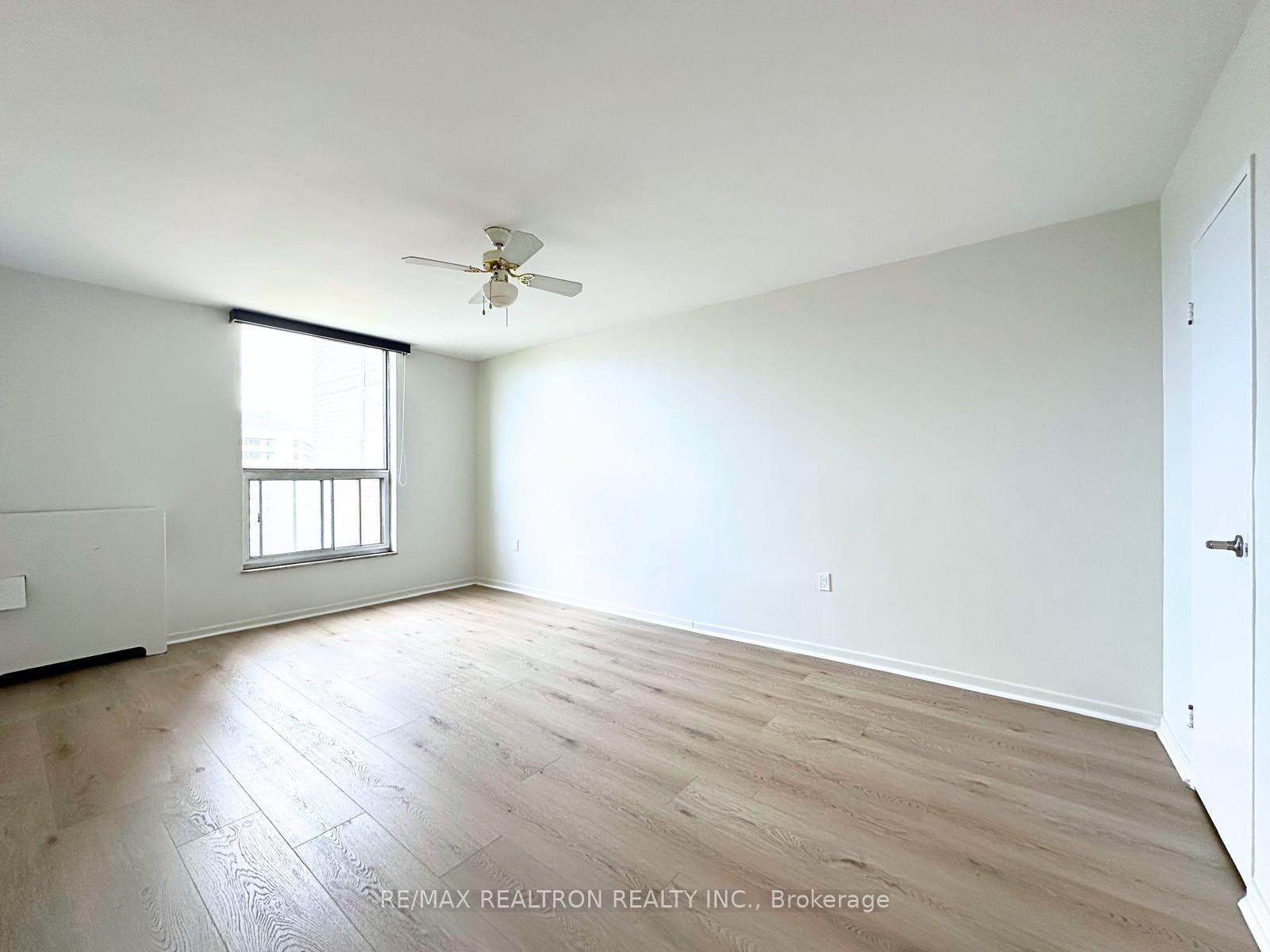 Photo 11 of Unit 903, 130 Neptune Drive, Toronto, Englemount-Lawrence — HOMEH