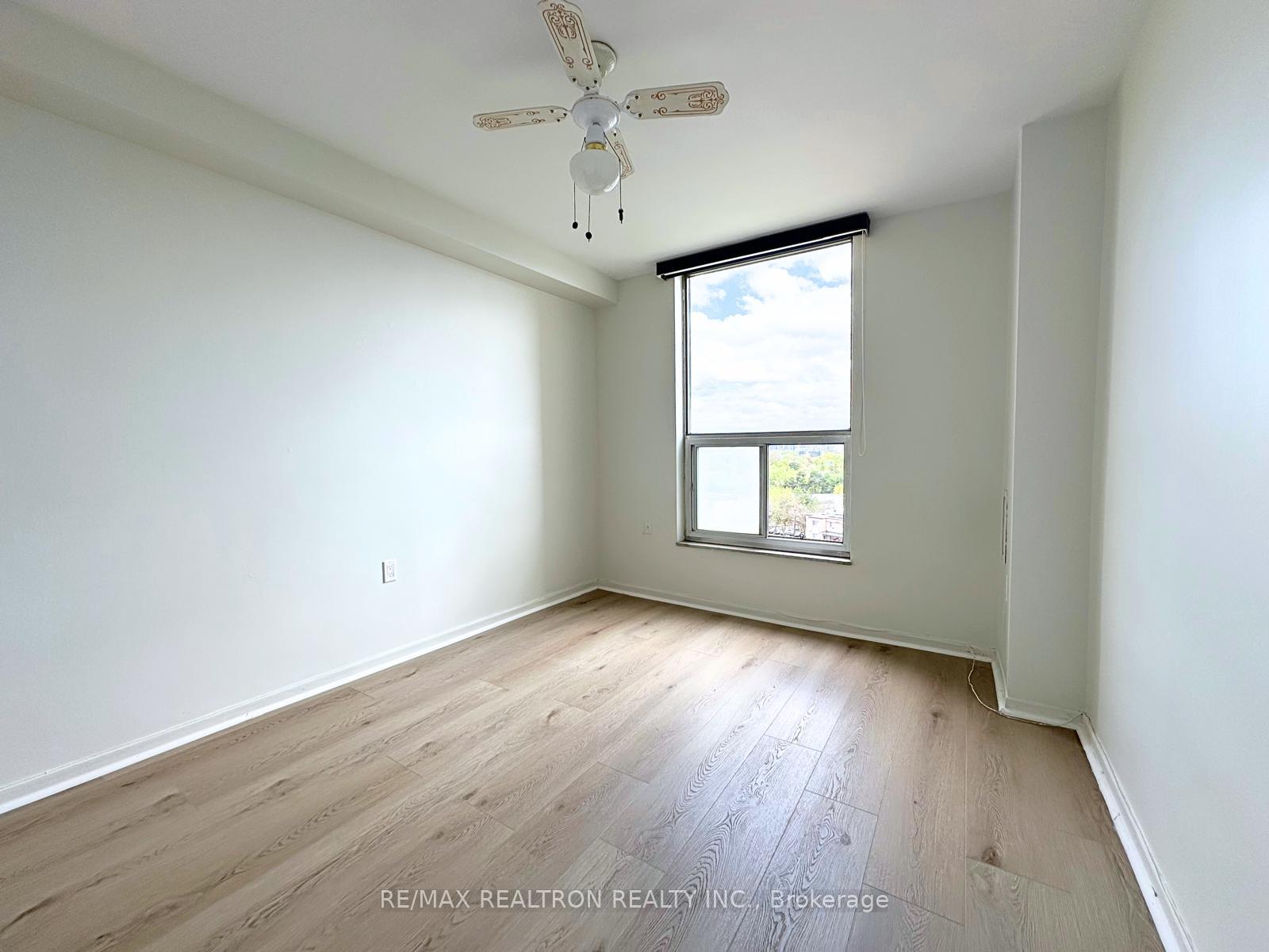 Photo 2 of Unit 903, 130 Neptune Drive, Toronto, Englemount-Lawrence — HOMEH